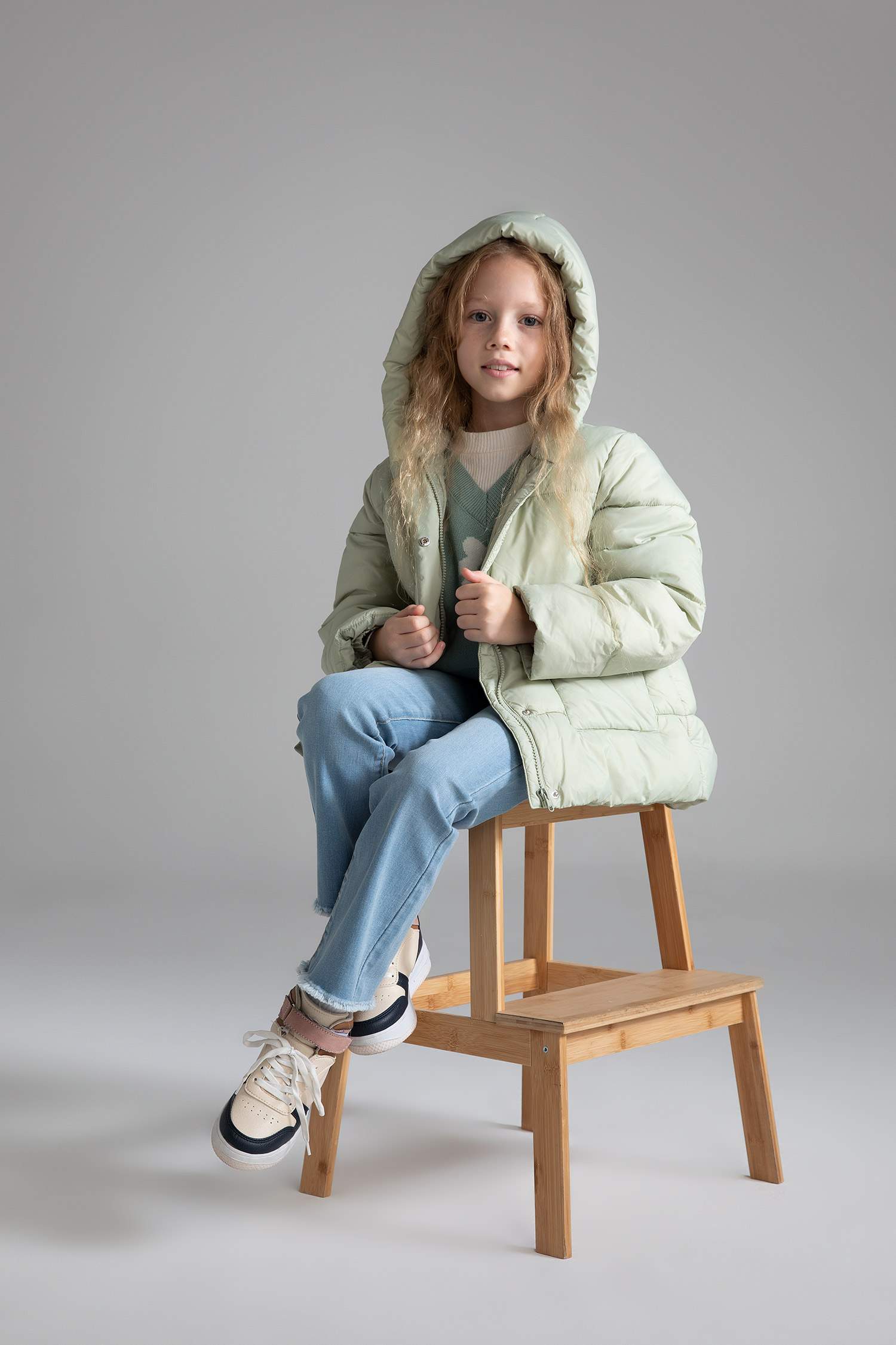 Дутая куртка с капюшоном для девочек