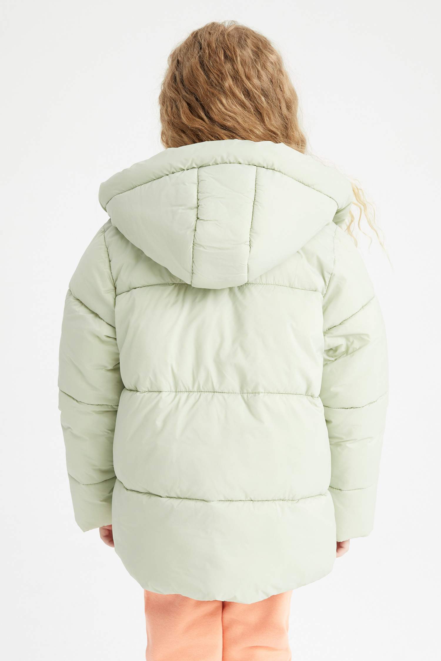 Дутая куртка с капюшоном для девочек