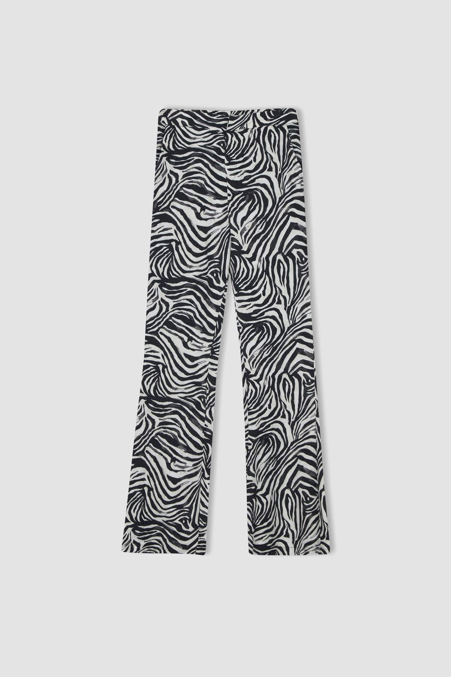 White Woman Spanish Leg Loose Trousers 2525712 DeFacto