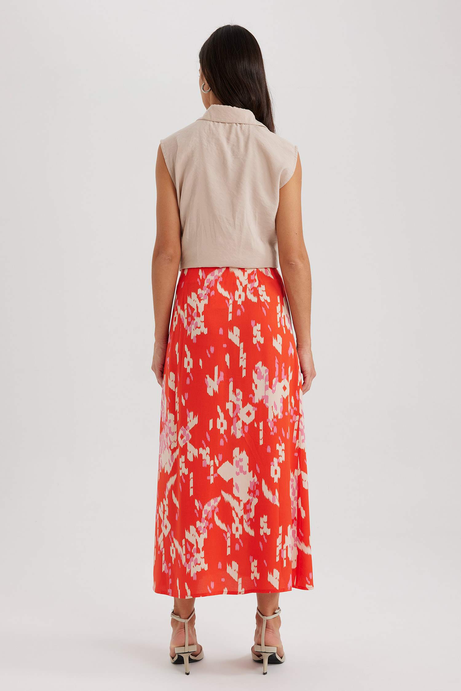 تنورة ميدي فلورال بقصة A بخصر عادي