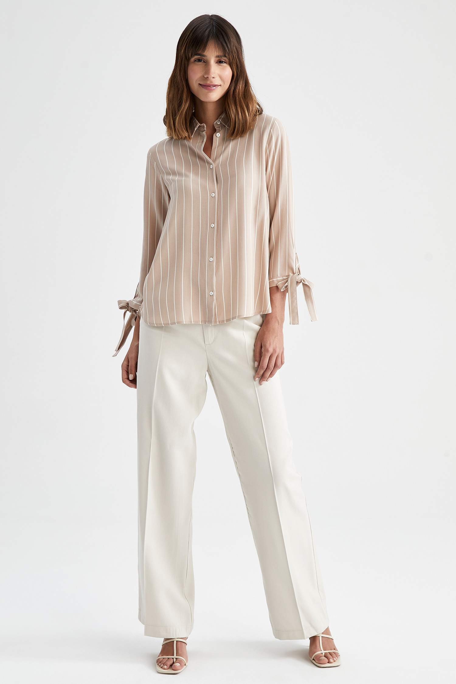 Chemise traditionnelle à rayures et nœuds coupe classique