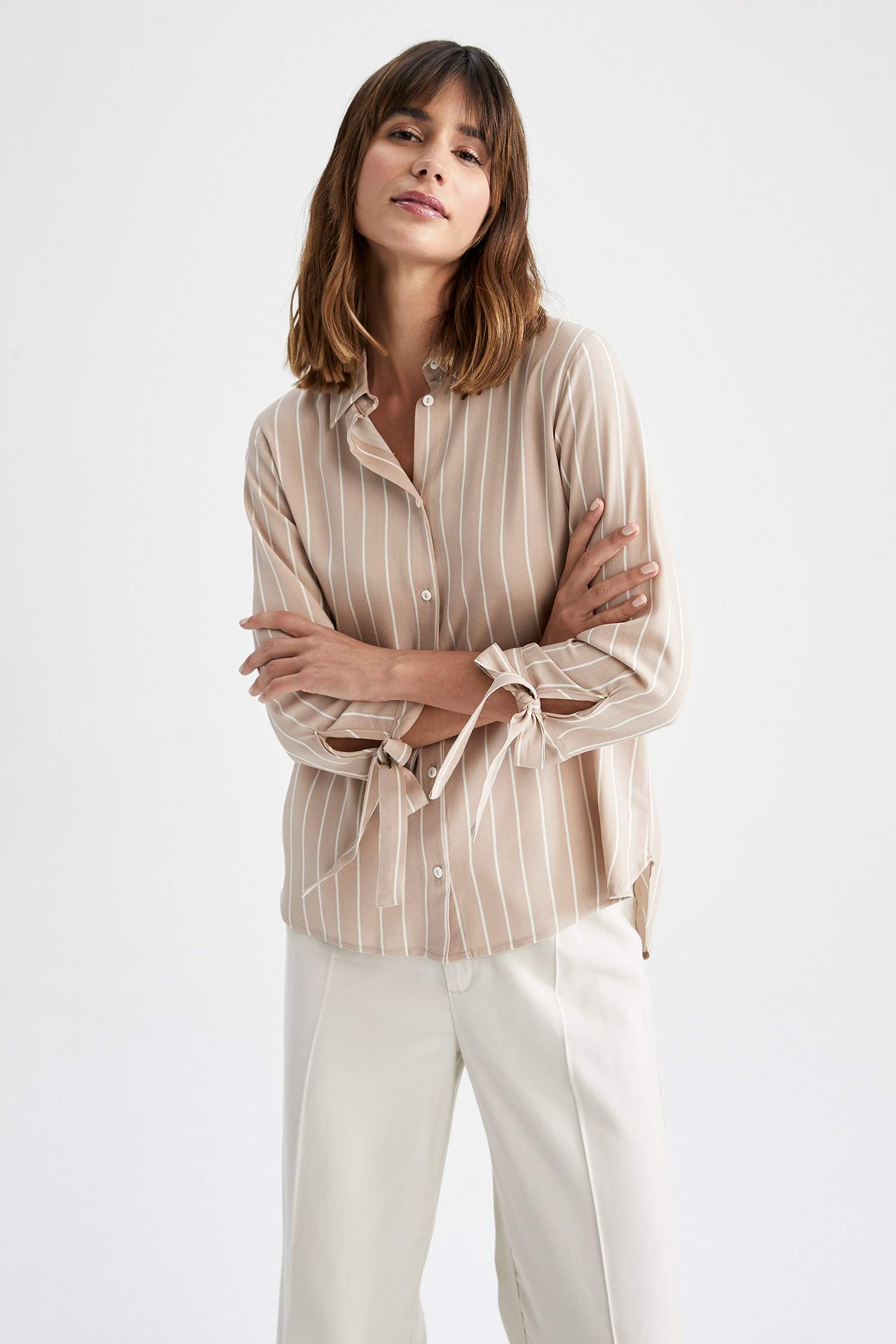 Chemise traditionnelle à rayures et nœuds coupe classique