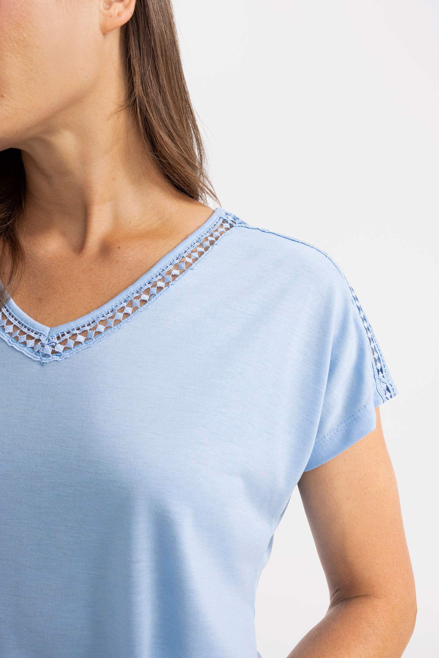 Traditional v жаға Қысқа жеңді футболка