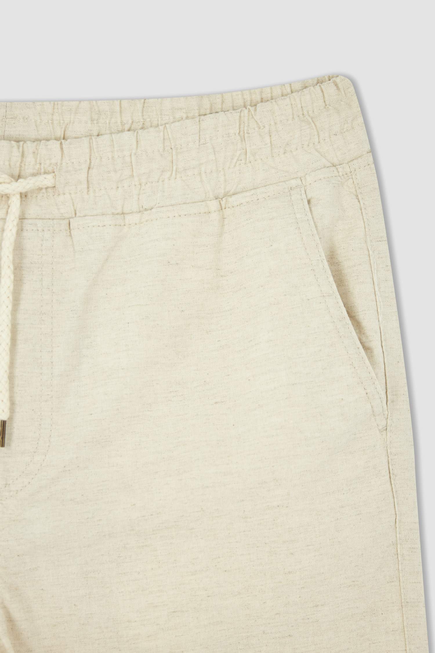 Pantalon chino court à jambe droite