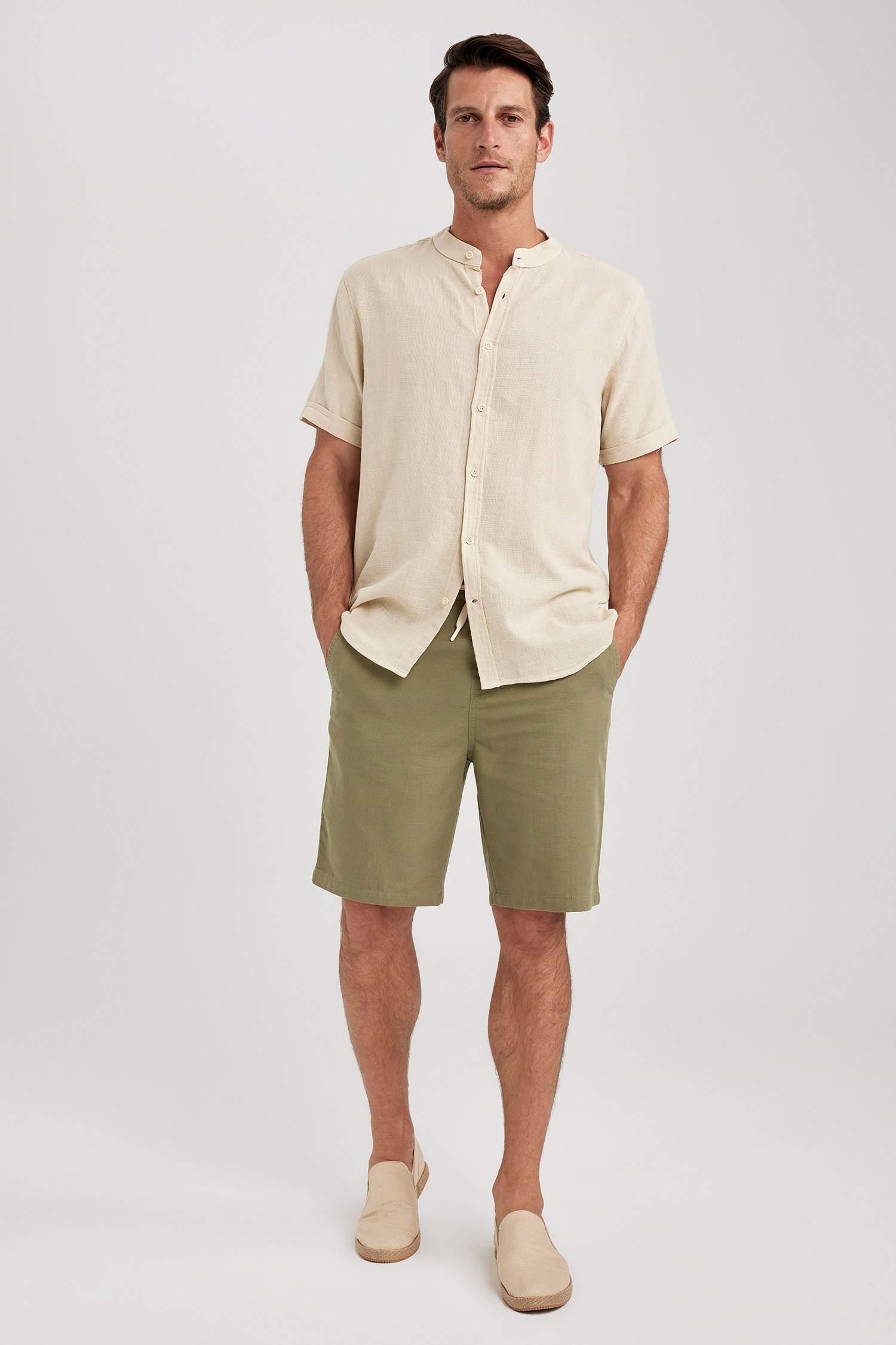 Khaki MEN Regular Fit Short 2832284 | DeFacto