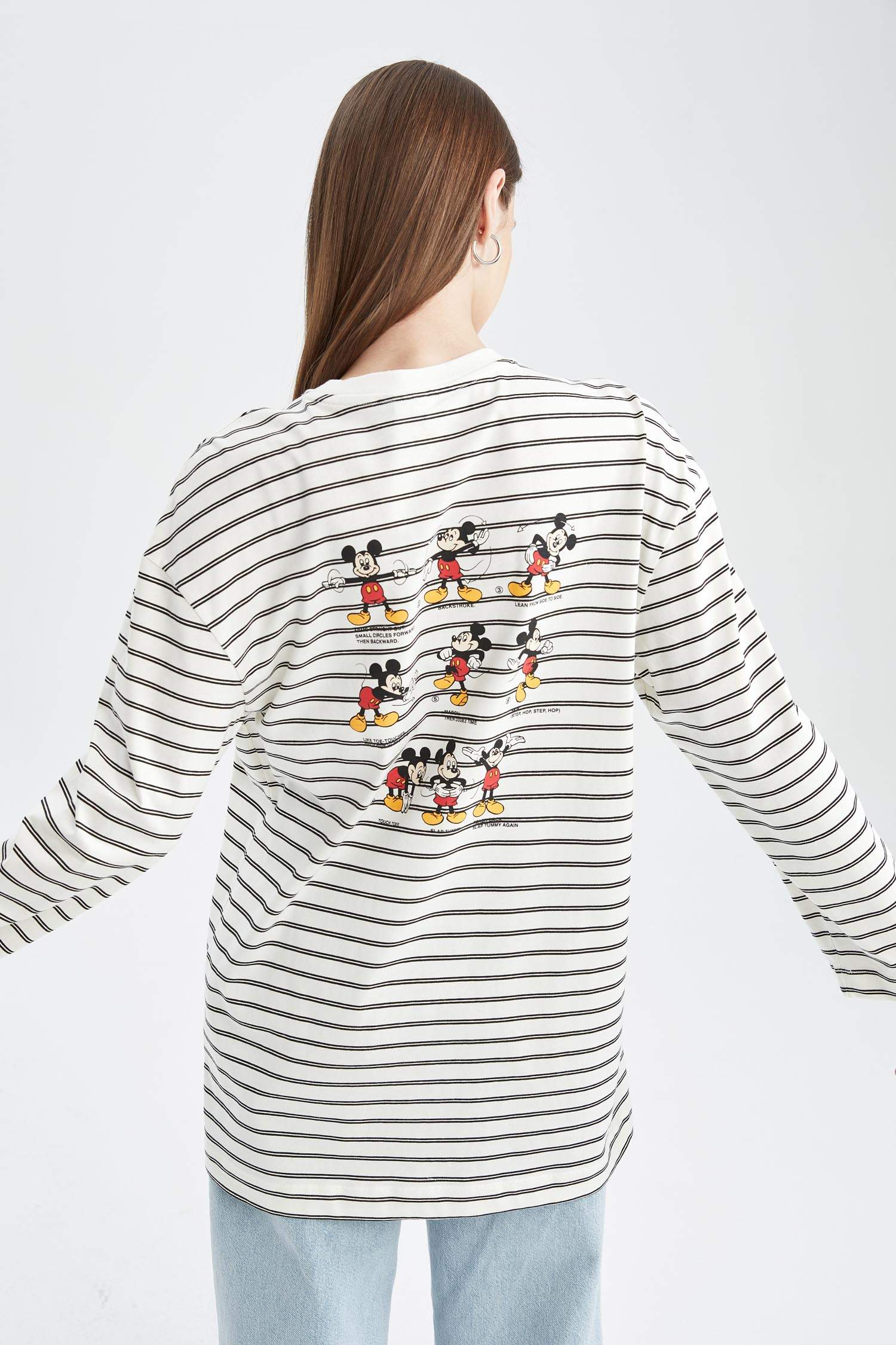Defacto Disney Mickey & Minnie Lisanslı Relax Fit Bisiklet Yaka Sırt Baskılı Sweatshirt Tunik. 1