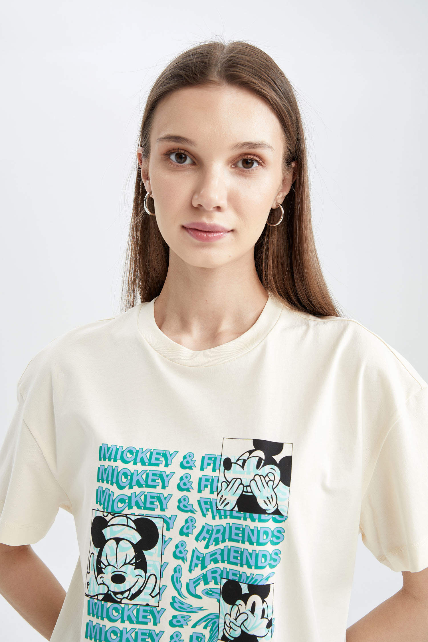 Defacto Disney Mickey & Minnie Oversize Fit Bisiklet Yaka Kısa Kollu Tişört Tunik. 4