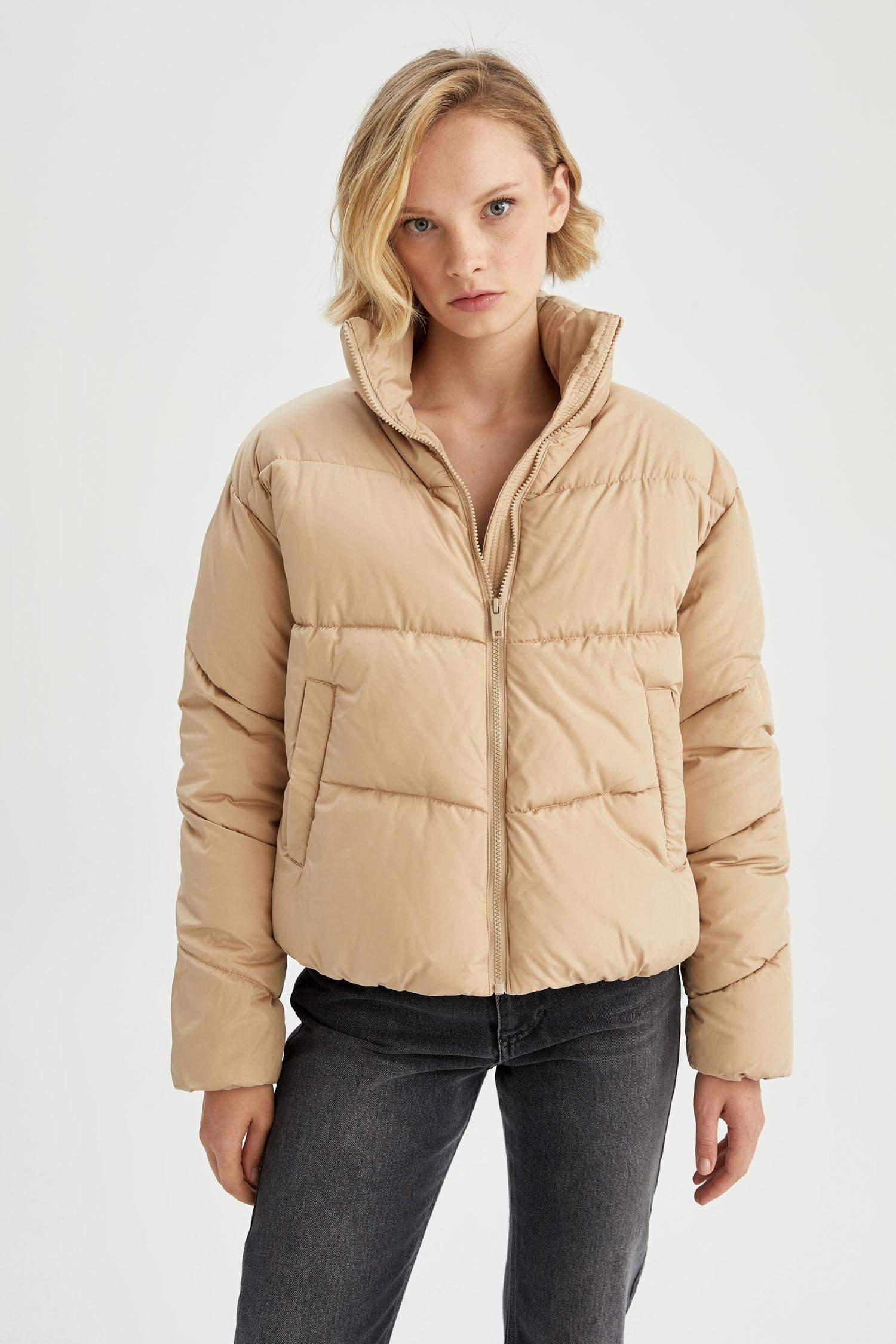 Дутая куртка водоотталкивающая свободного кроя