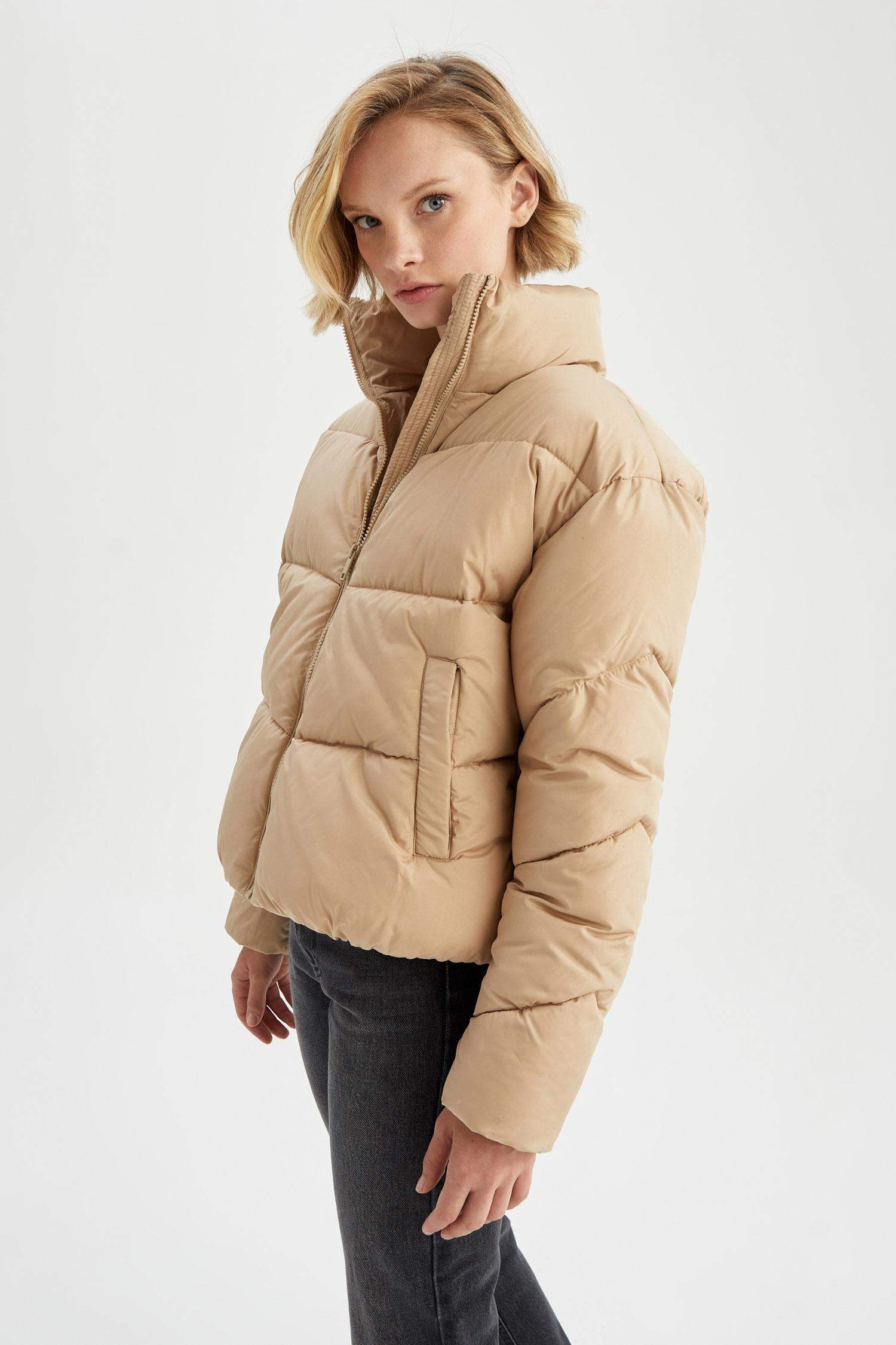 Дутая куртка водоотталкивающая свободного кроя