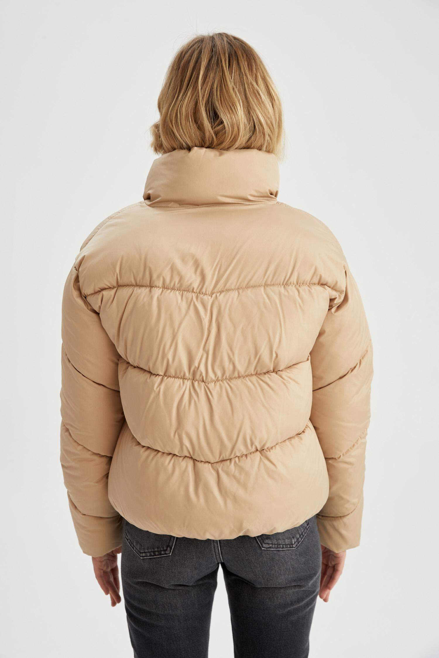 Дутая куртка водоотталкивающая свободного кроя