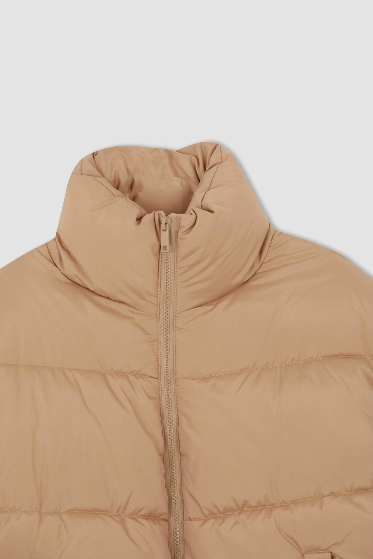 Дутая куртка водоотталкивающая свободного кроя