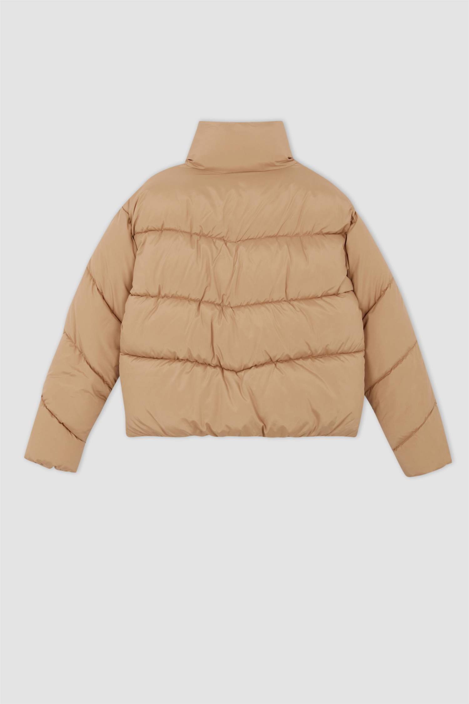 Дутая куртка водоотталкивающая свободного кроя