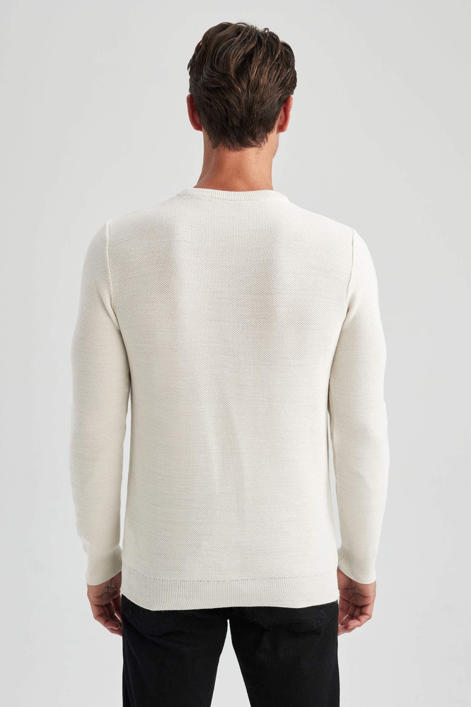Пуловер приталеного крою з круглим вирізом трикотажний для чоловіків