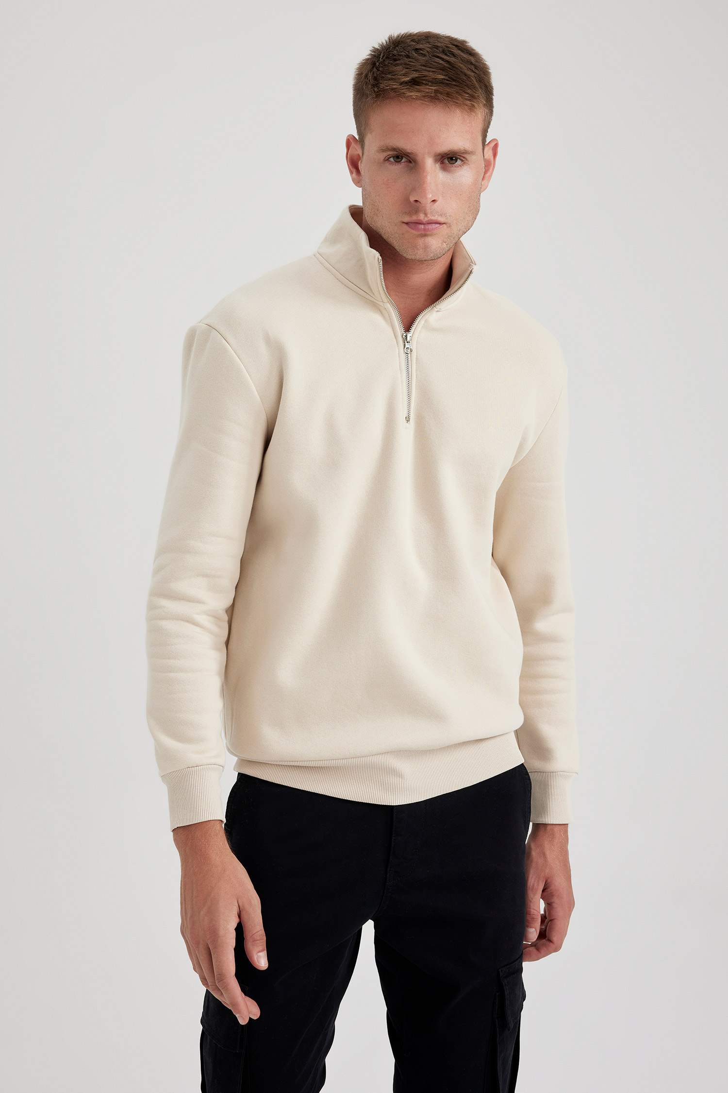 Beige Man Comfort fit half zip neck sweatshirt 2560447 | DeFacto