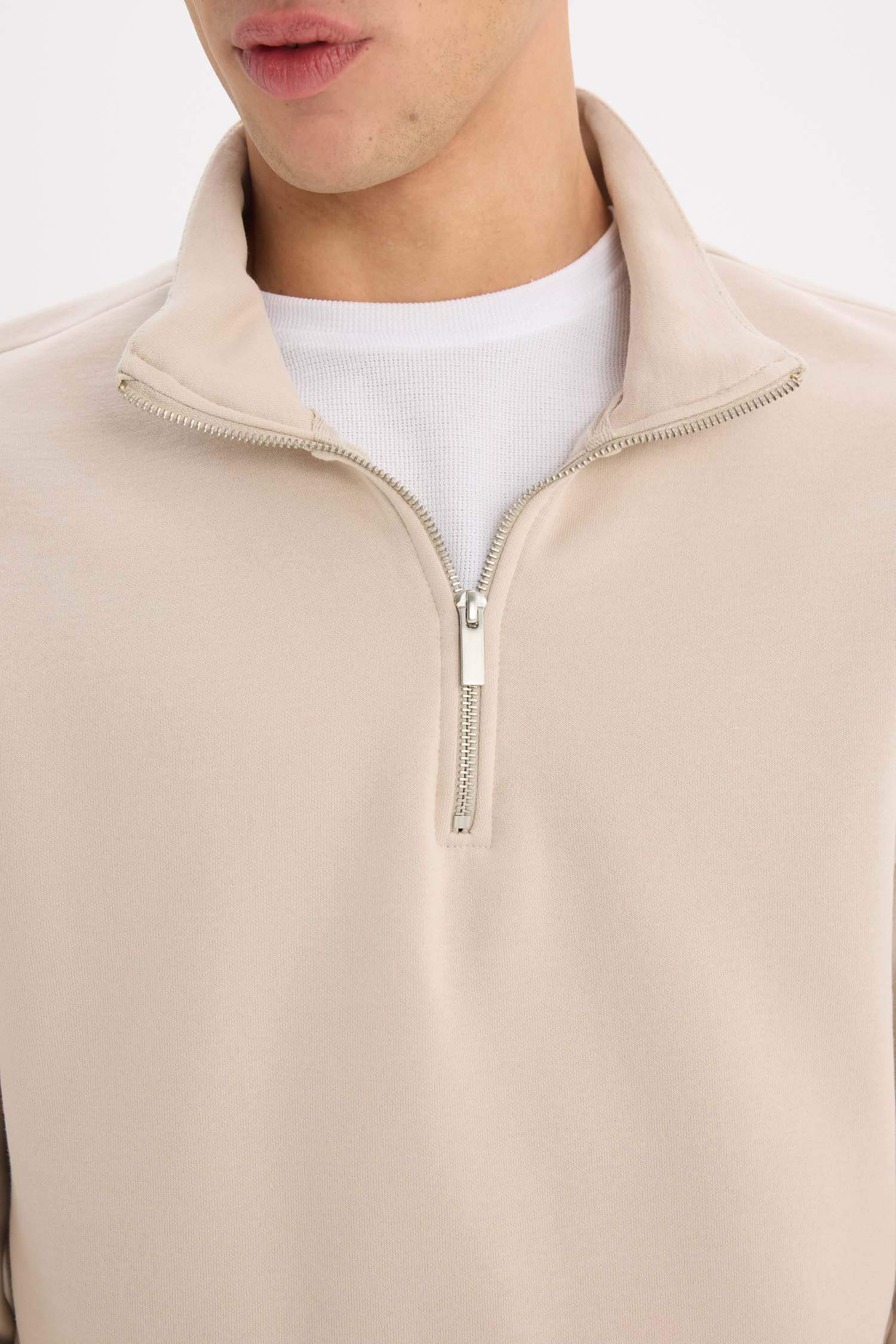 سويت شيرت سادة قصة مريحة بياخة عالية