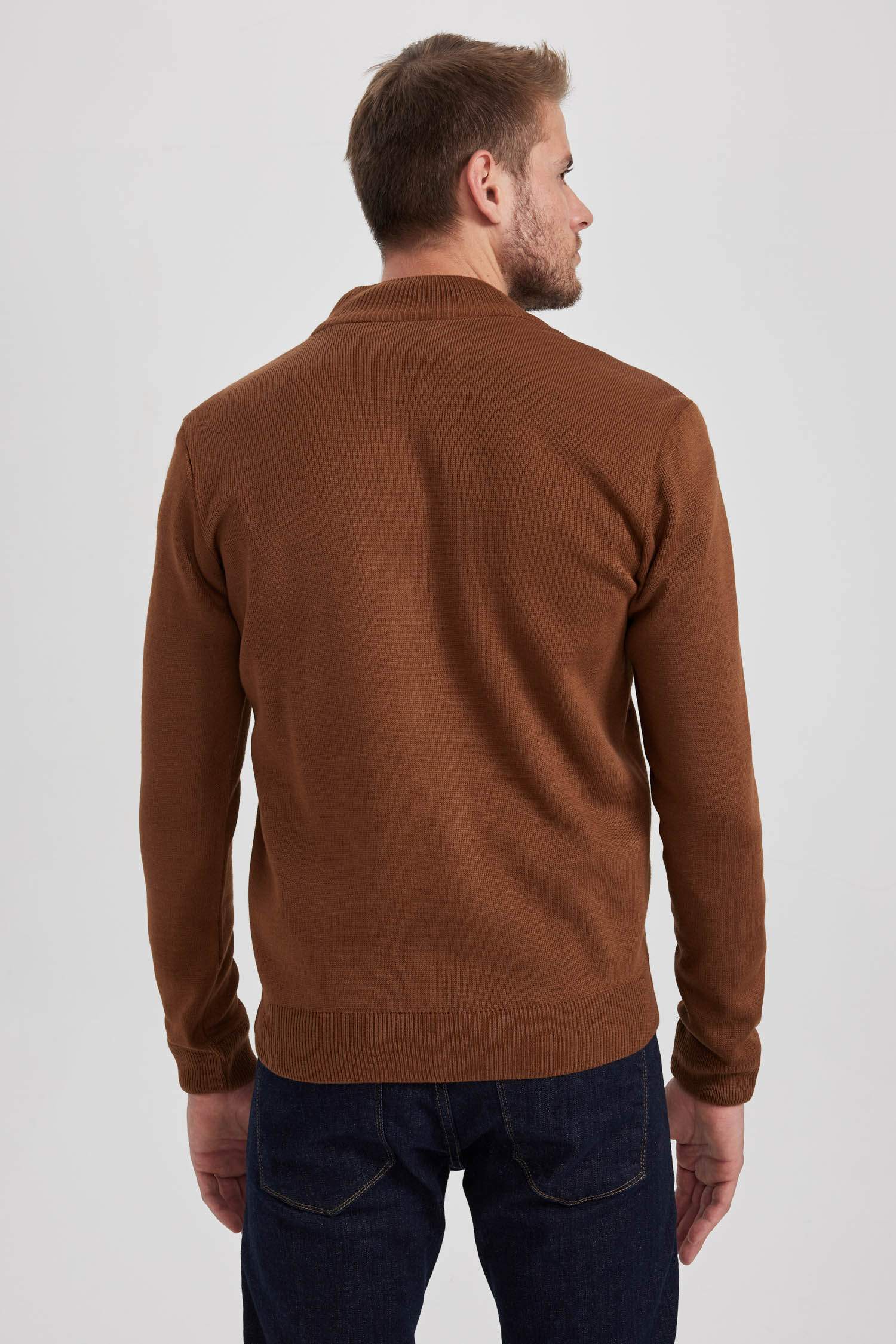 Кардиган приталенного кроя с воротником стойкой