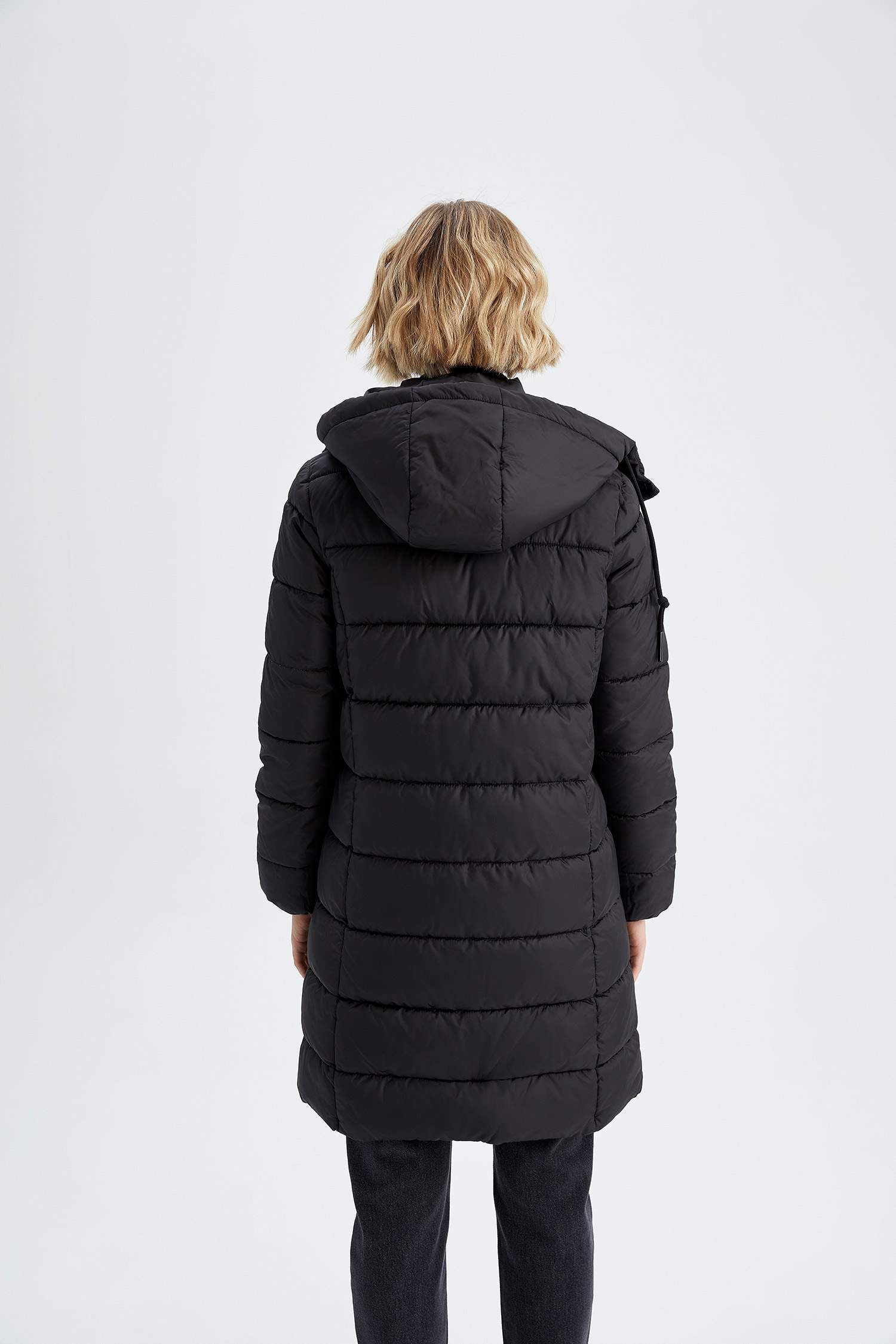 Isı Yalıtımlı Su İtici Kapüşonlu Şişme Mont