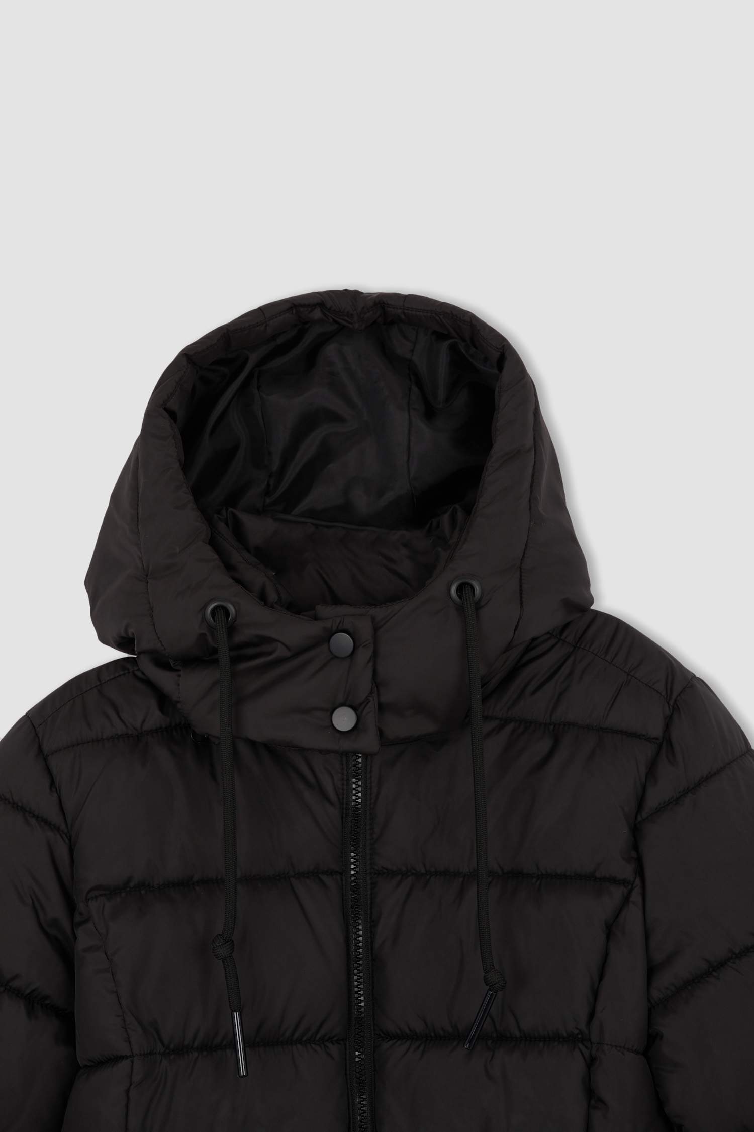 Isı Yalıtımlı Su İtici Kapüşonlu Şişme Mont