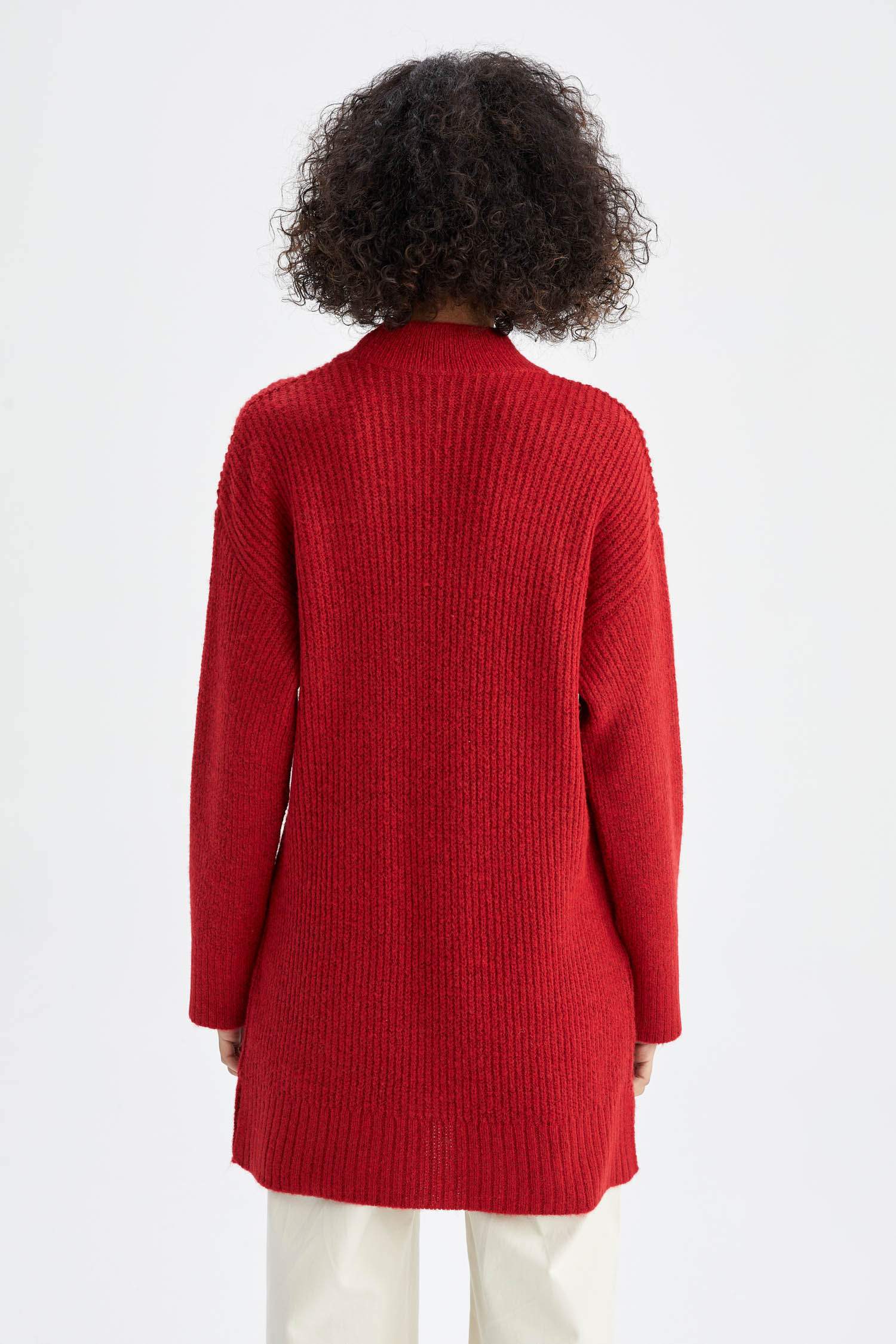 Туника стандартного кроя с высоким воротником