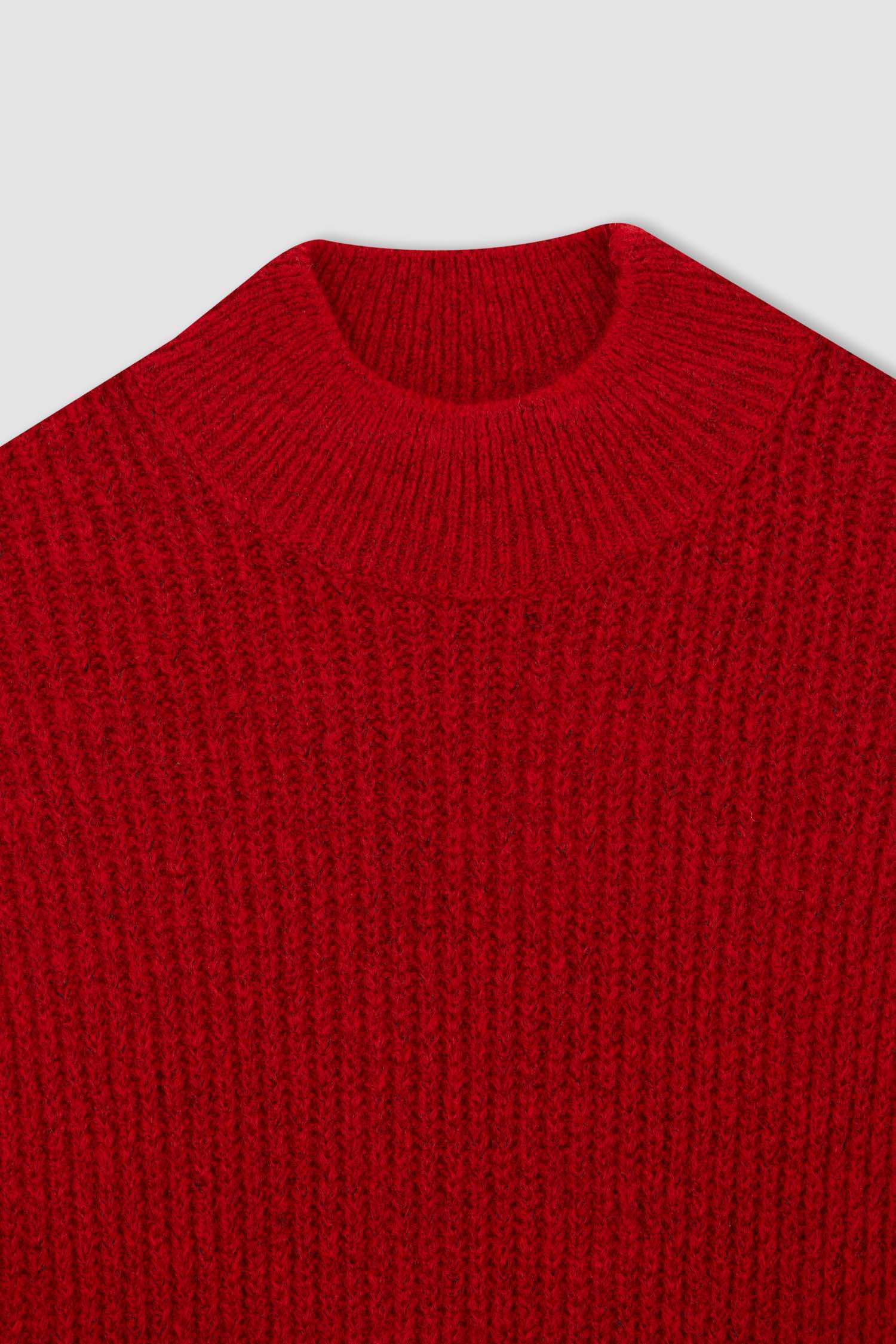 Туника стандартного кроя с высоким воротником