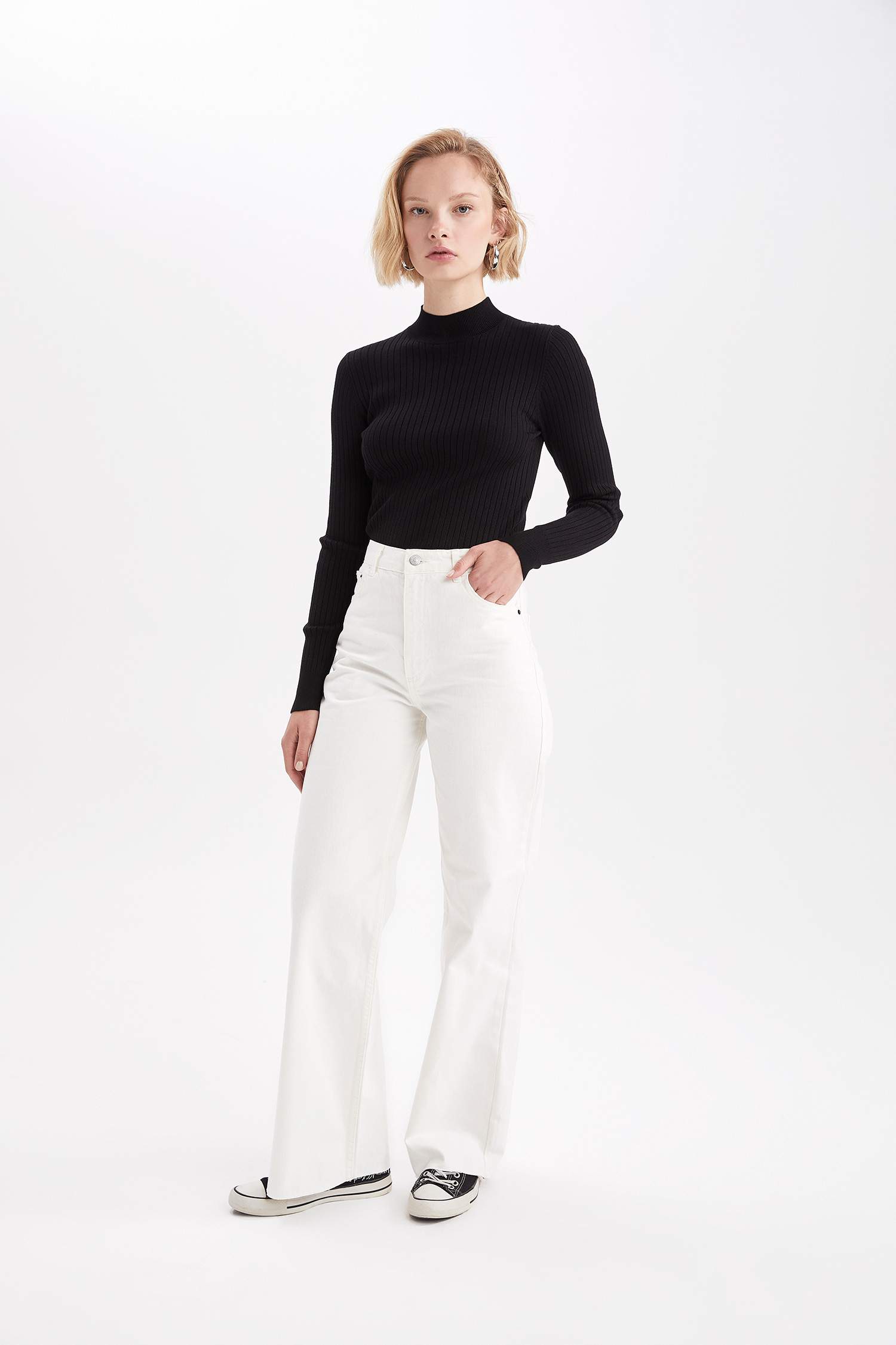 Пуловер приталеного крою напівводолазка для жінок