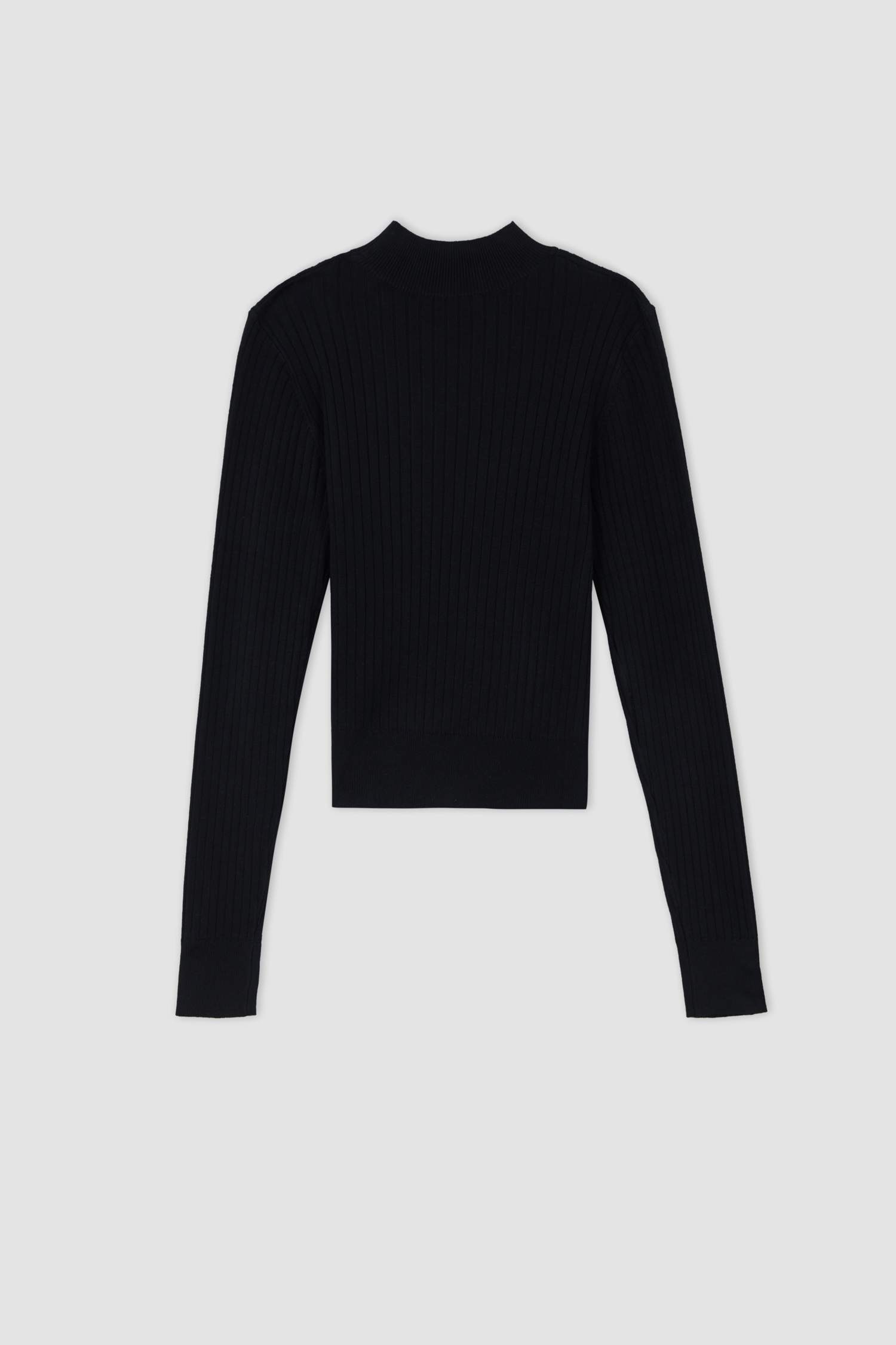 Пуловер приталеного крою напівводолазка для жінок