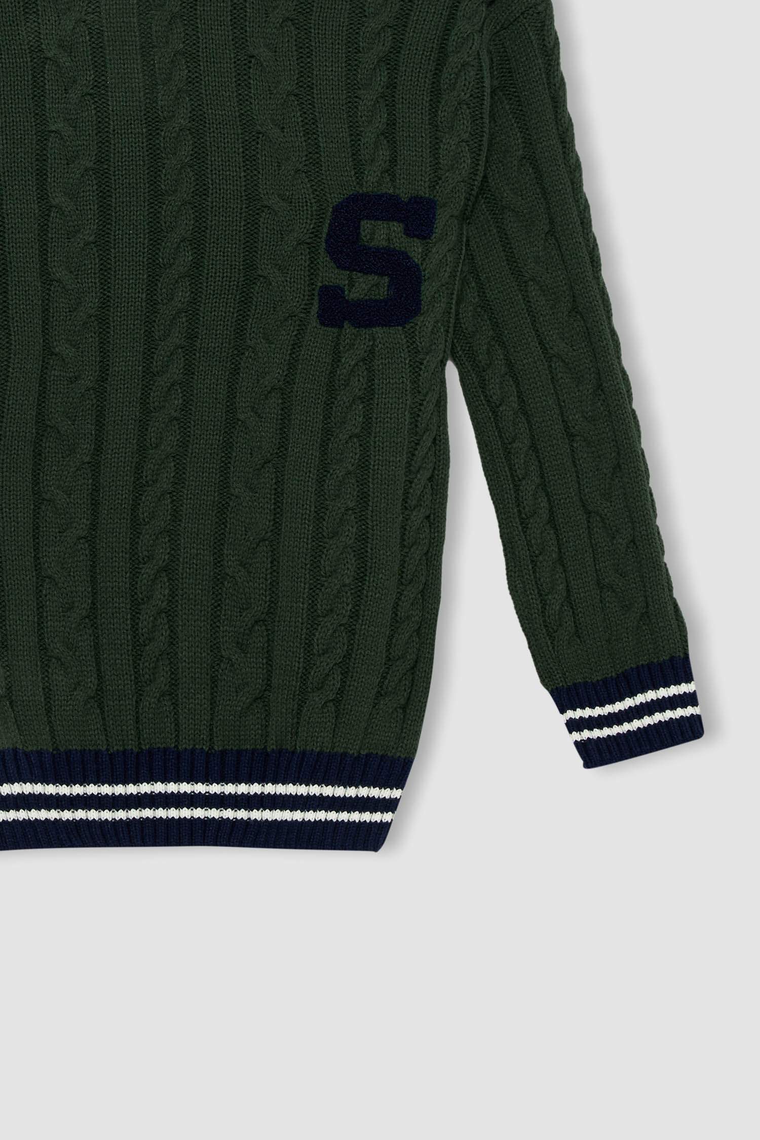 بلوفر تريكو اوفر سايز بياقة مستديرة