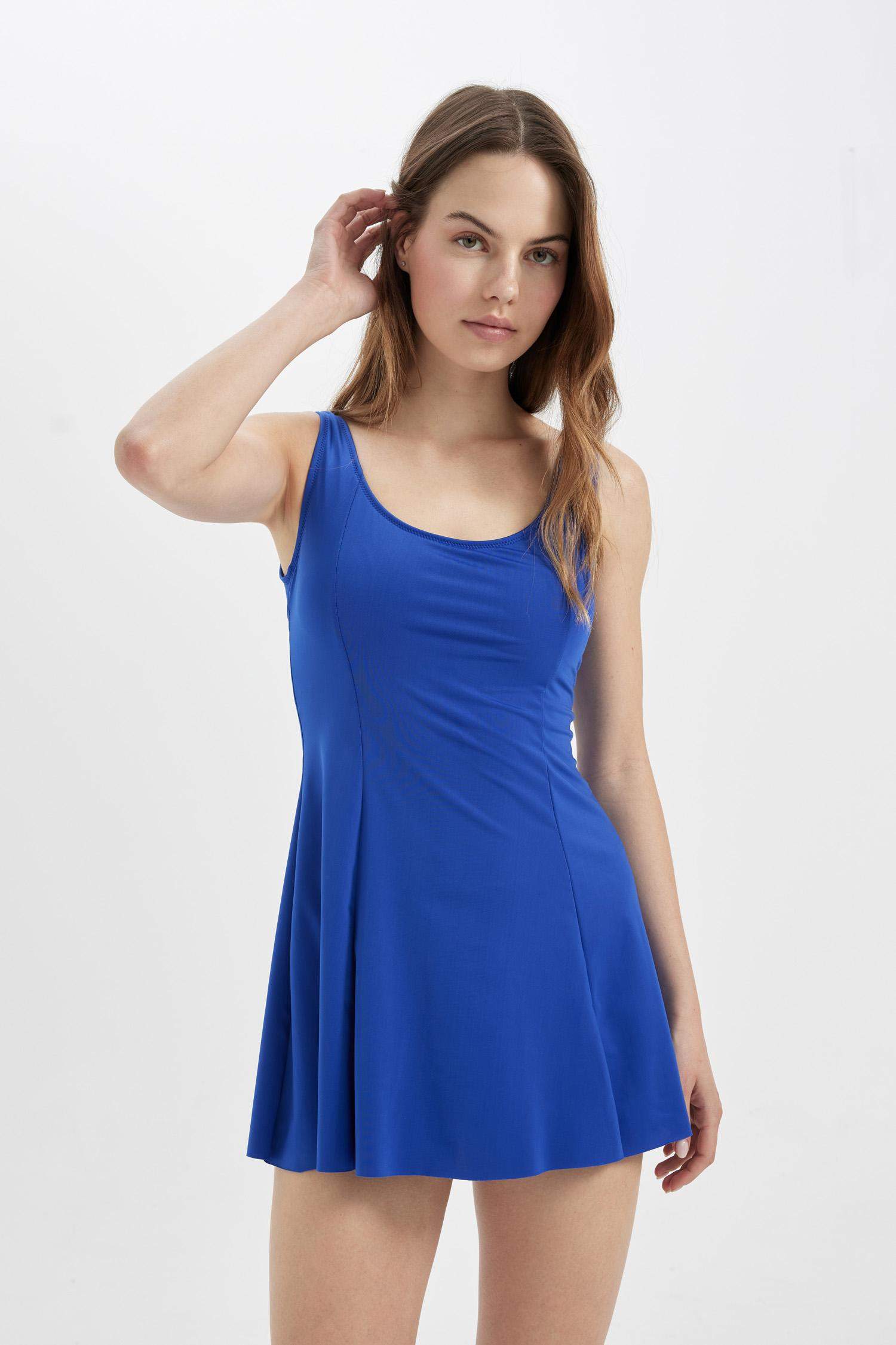 مايوه قصة عادية من Fall in Love