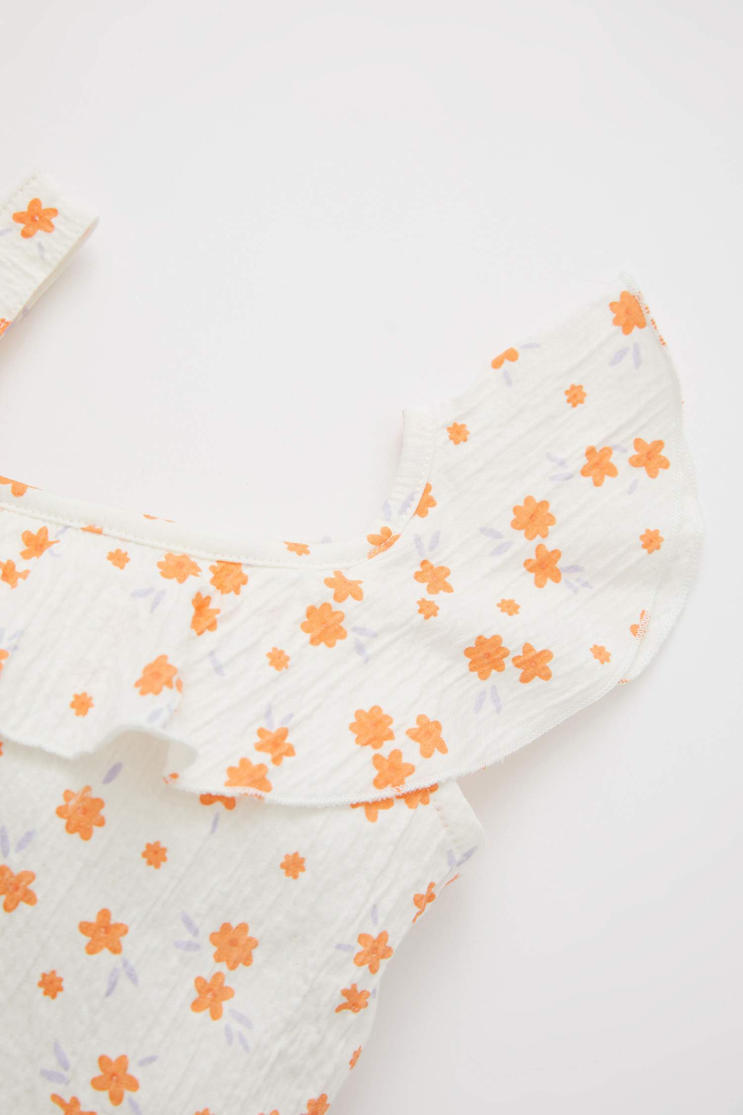 طقم بناتي شورت وبلوزة بكتف واحد بقصة عادية - قطعتين