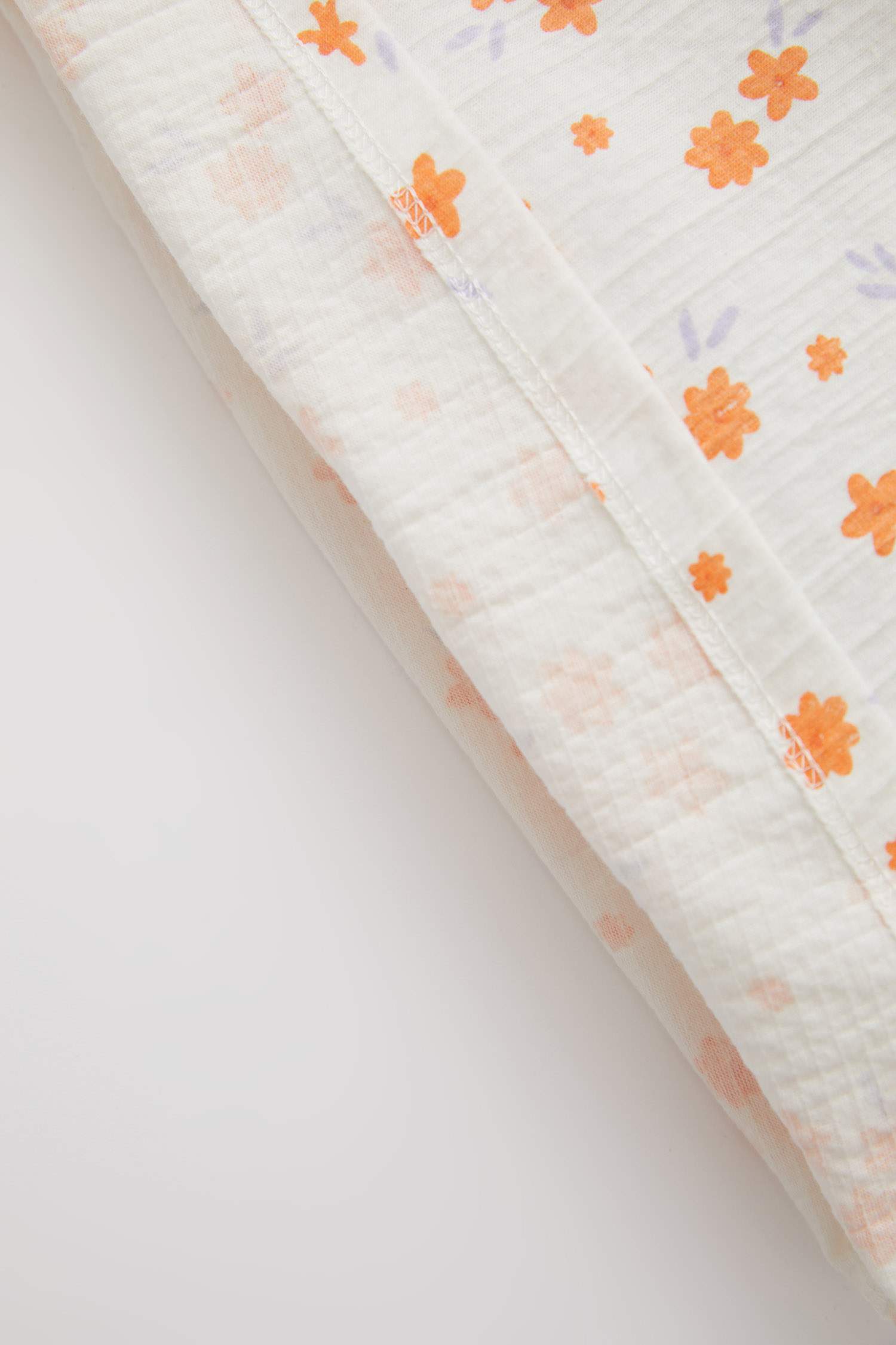 طقم بناتي شورت وبلوزة بكتف واحد بقصة عادية - قطعتين