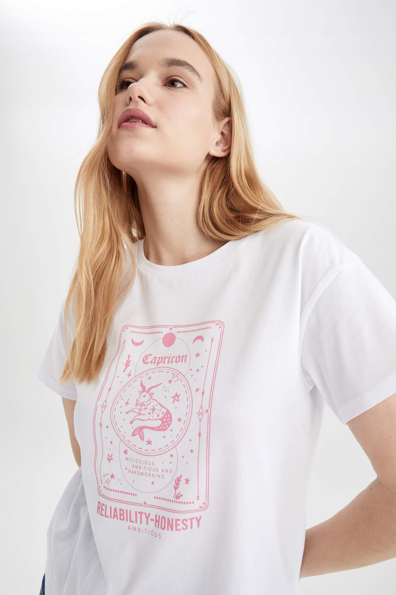 Regular Fit Crew Neck Capricorn Printed Short Sleeve T-Shirt