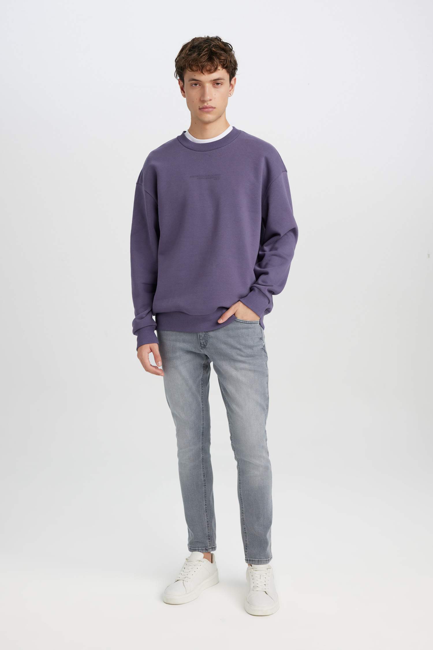 سويت شيرت أوفر سايز بطباعة وياخة مستديرة