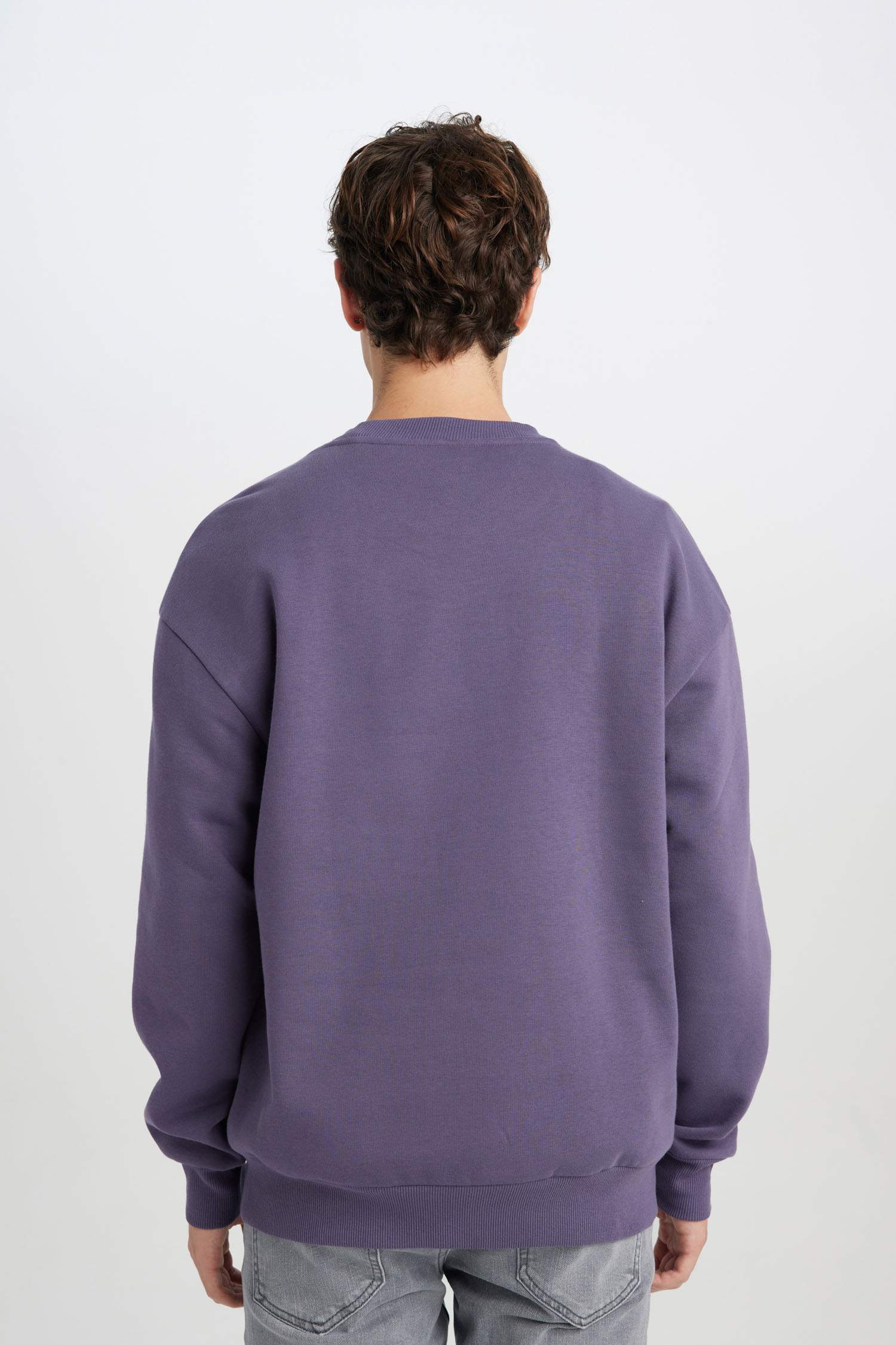 سويت شيرت أوفر سايز بطباعة وياخة مستديرة