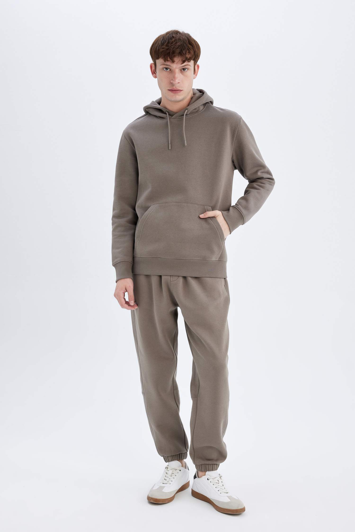 Regular Fit Kapüşonlu Kanguru Cepli İçi Yumuşak Tüylü Basic Düz Sweatshirt