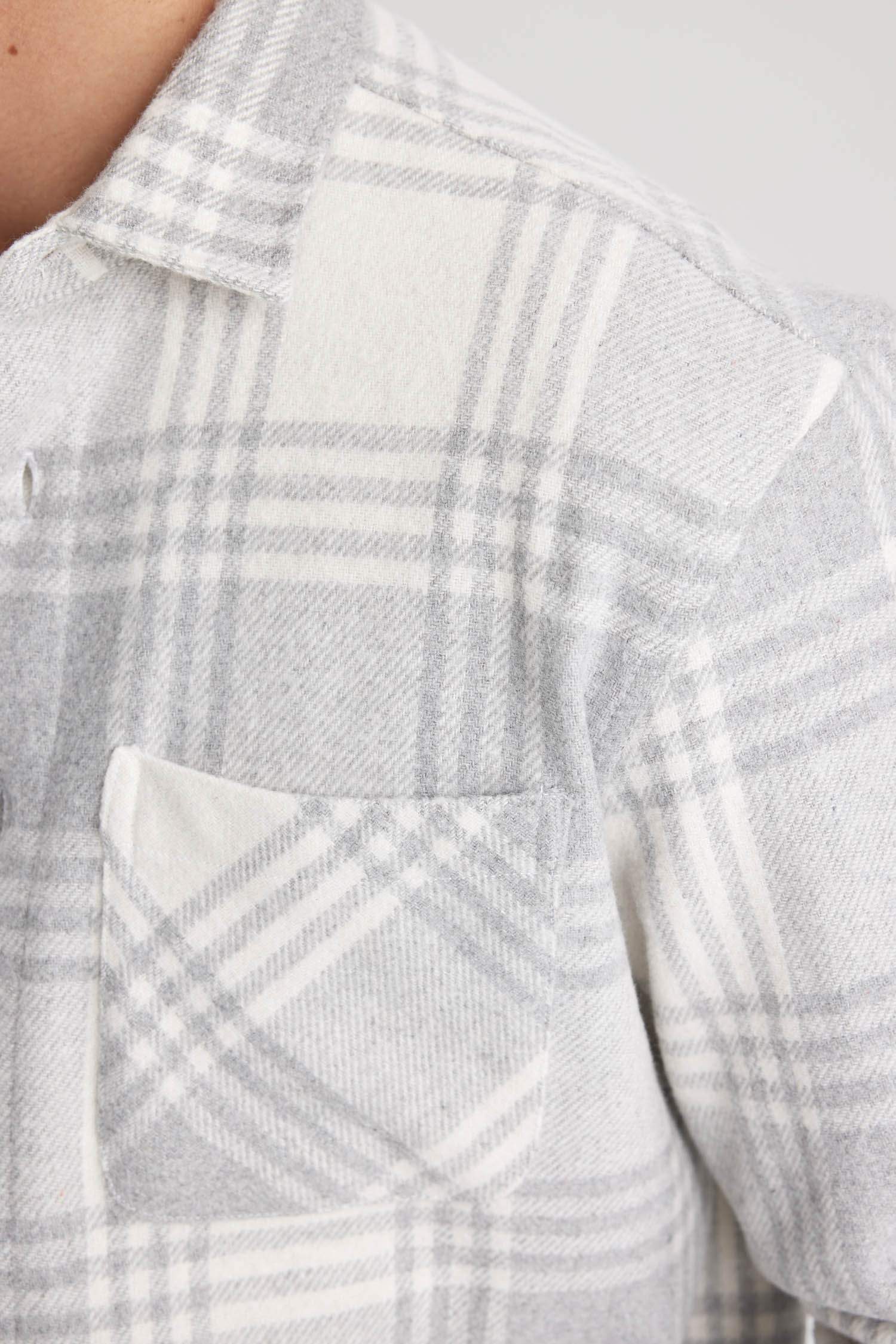 قميص كاروهات ردن طويل قصة عادية