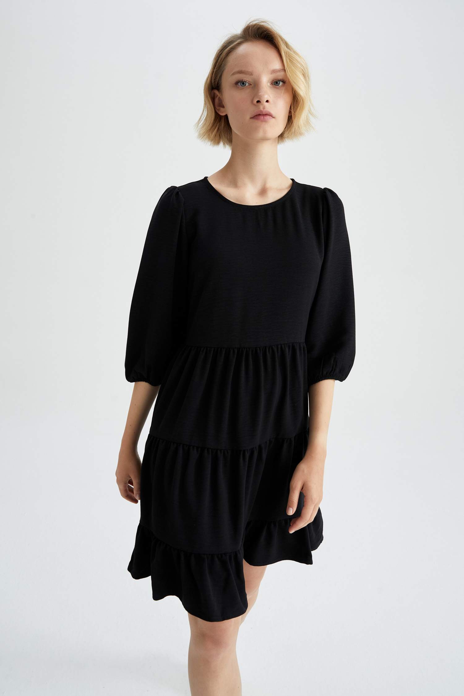 Мини платье с коротким рукавом А-силуэта