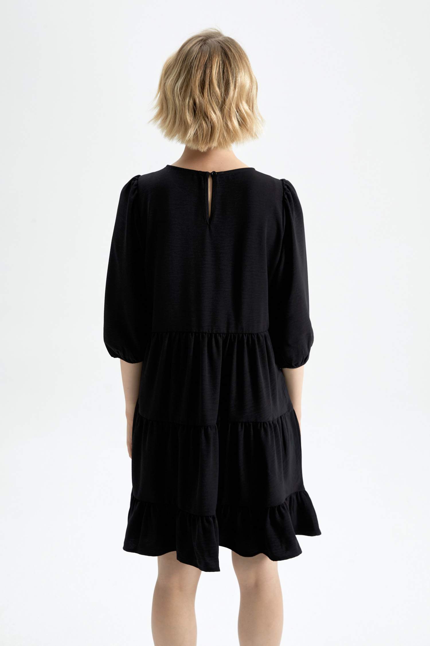 Мини платье с коротким рукавом А-силуэта