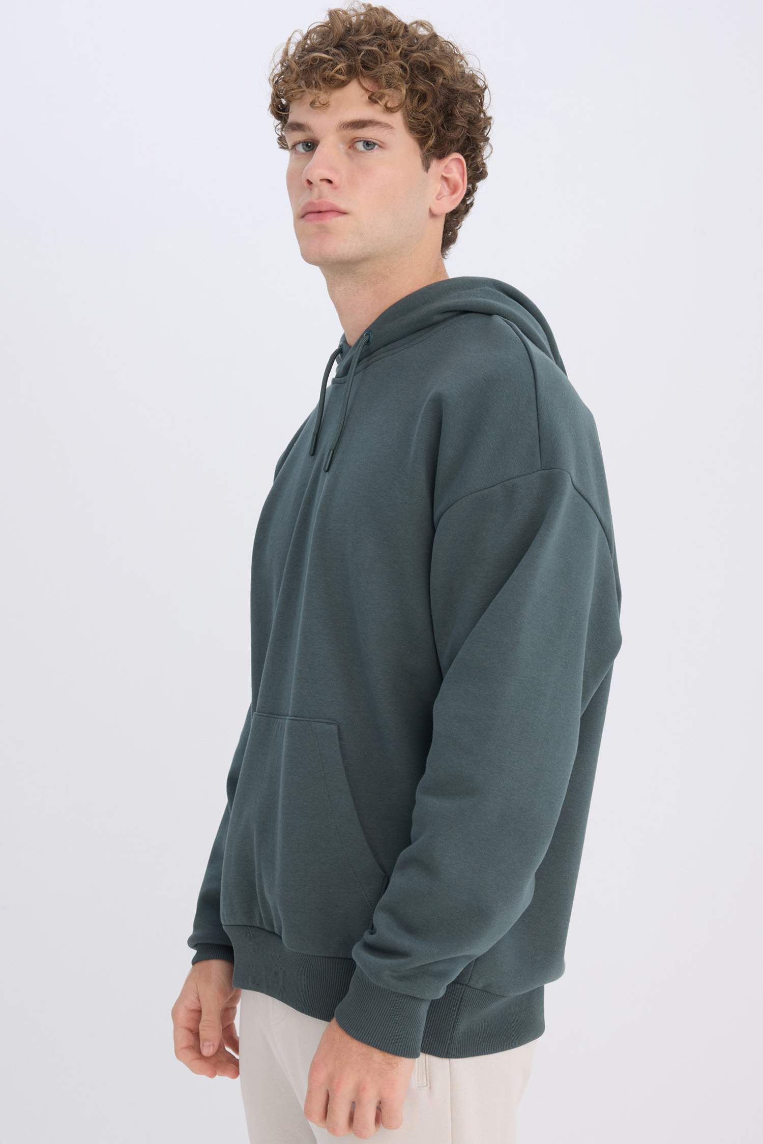 Oversize Geniş Kalıp Kapüşonlu Kanguru Cepli Basic Düz Sweatshirt