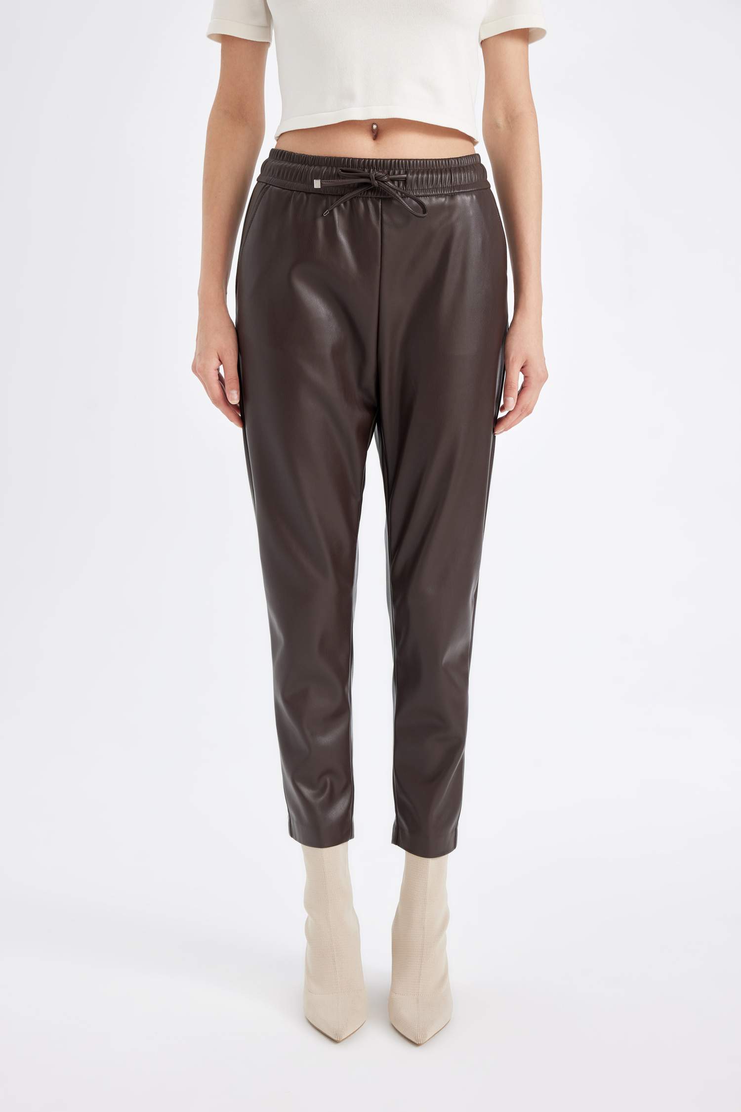 Джоггеры из искусственной кожи с высокой талией