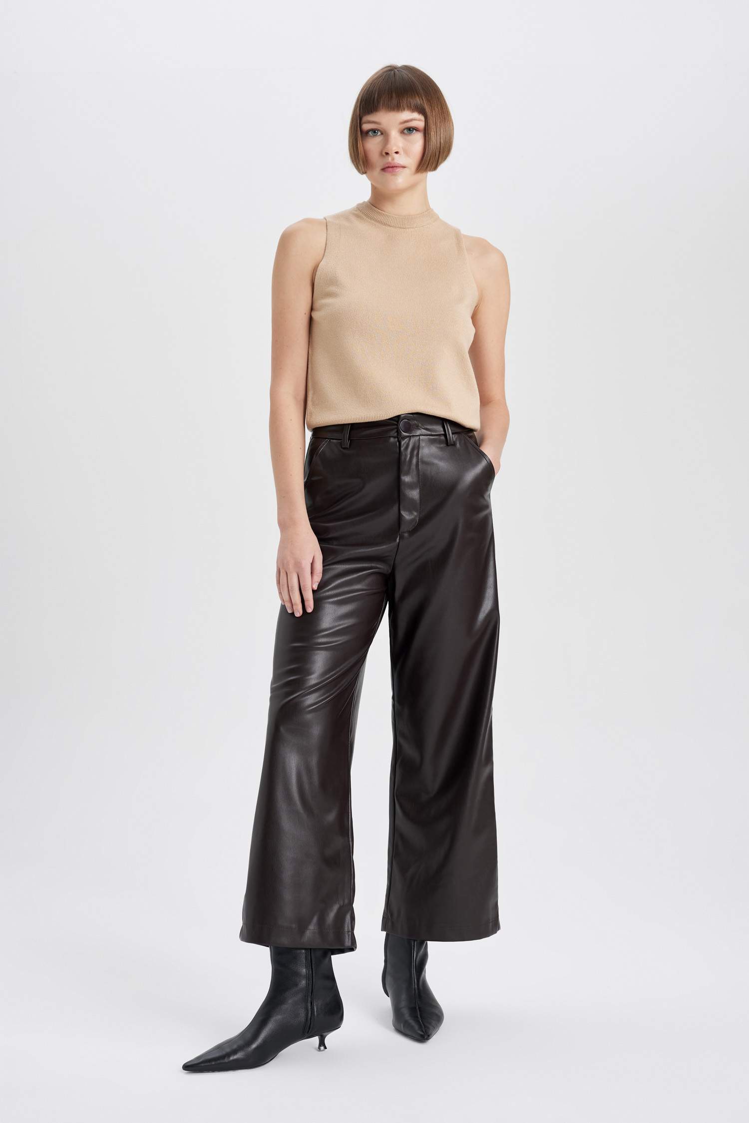 Geniş Paça Suni Deri Pantolon