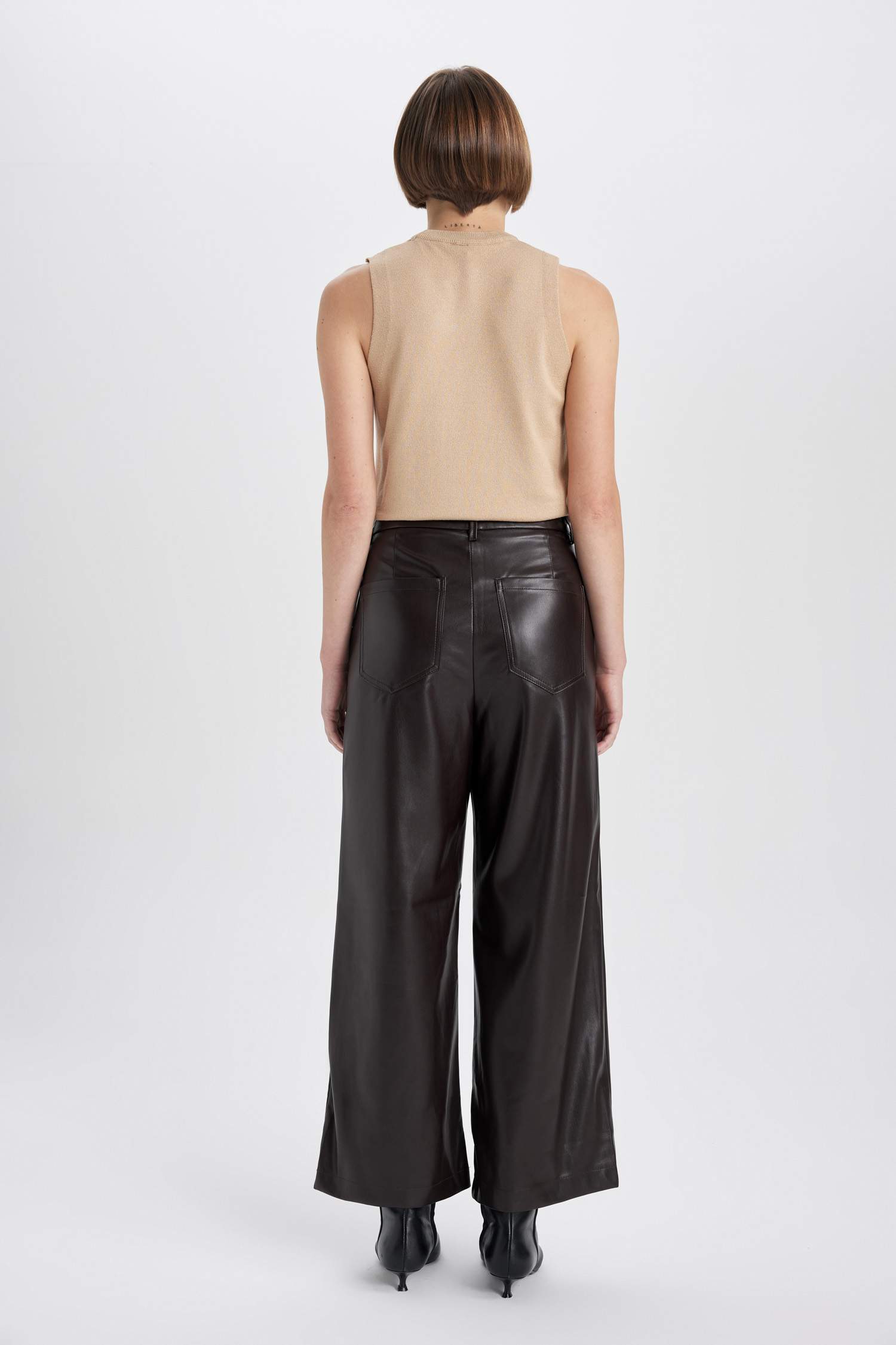 Geniş Paça Suni Deri Pantolon