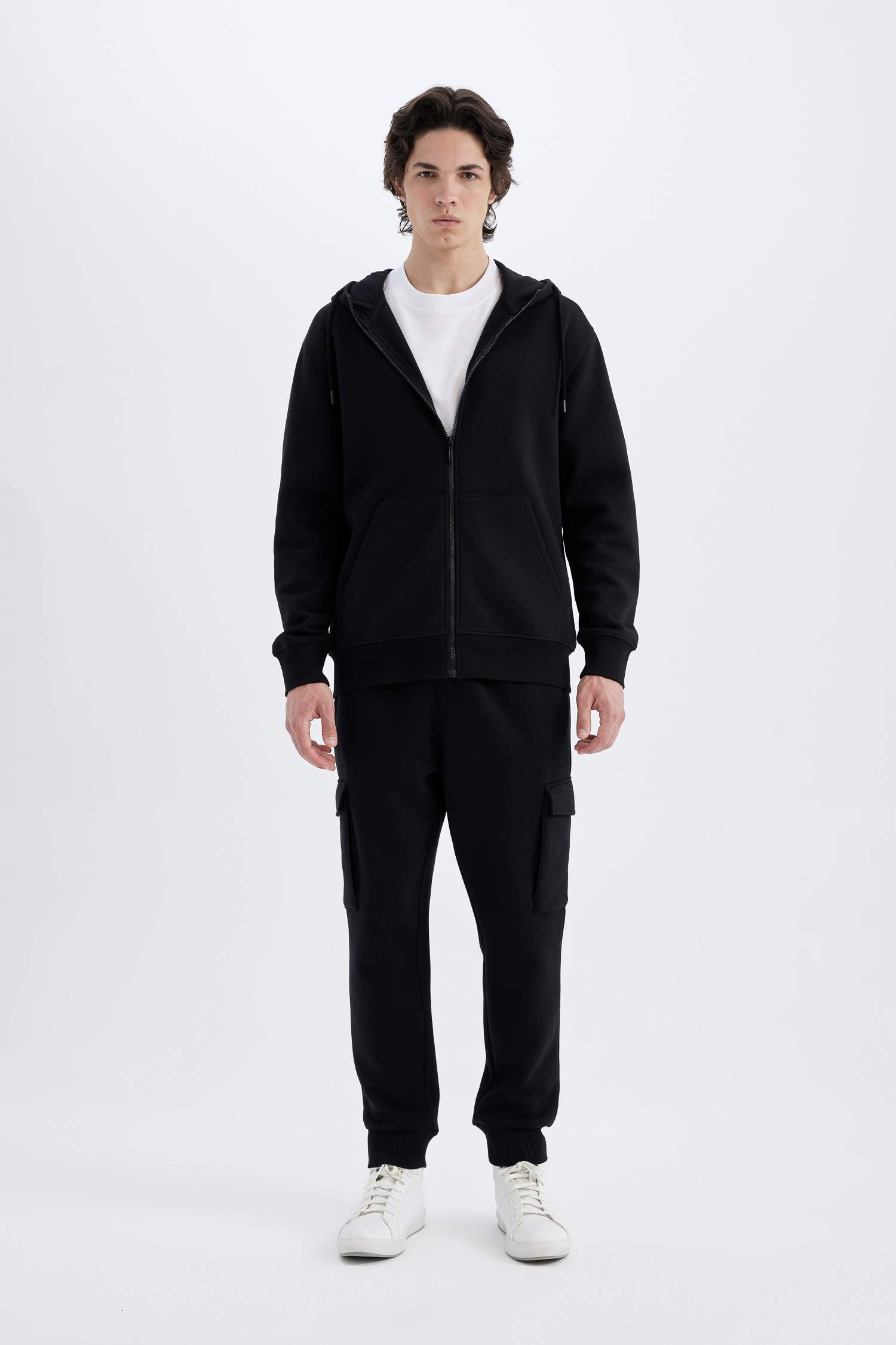 سويت شيرت اوفر سايز بغطاء للرأس بجيوب و بسحاب