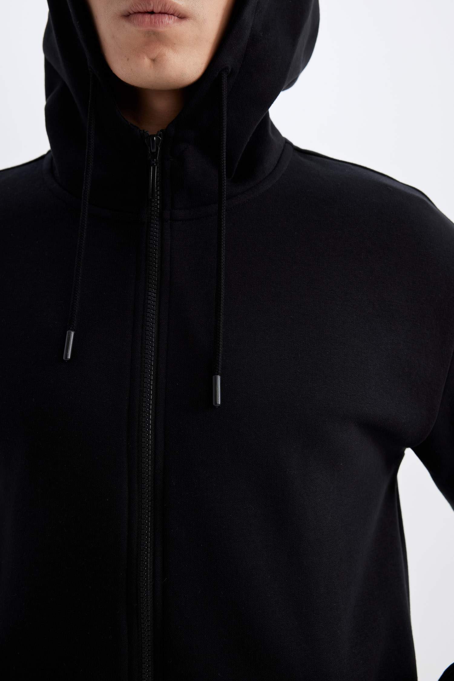 سويت شيرت اوفر سايز بغطاء للرأس بجيوب و بسحاب