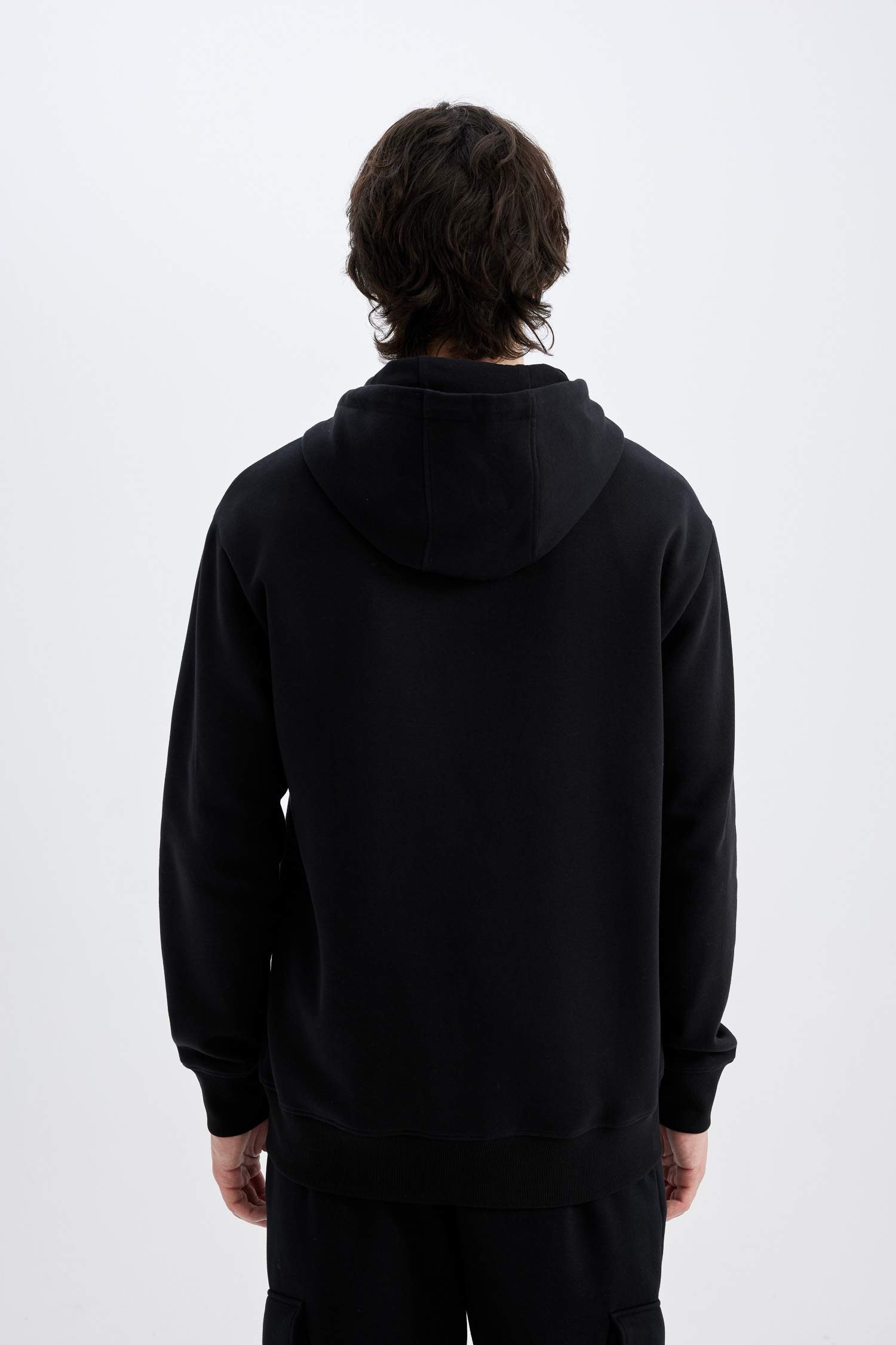 سويت شيرت اوفر سايز بغطاء للرأس بجيوب و بسحاب