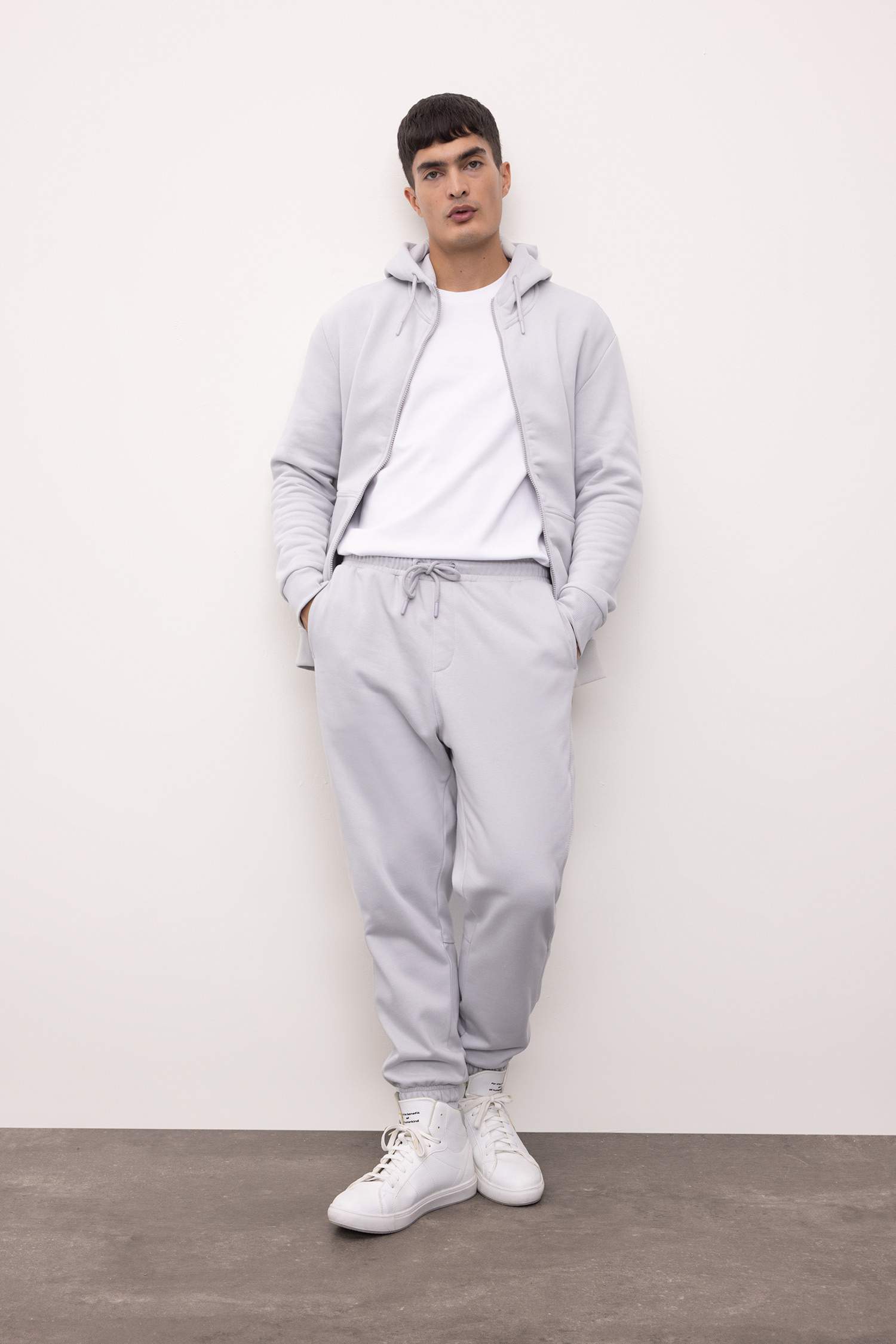 Regular Fit Hooded Soft Furry Inside Basic Zippered Sweatshirt