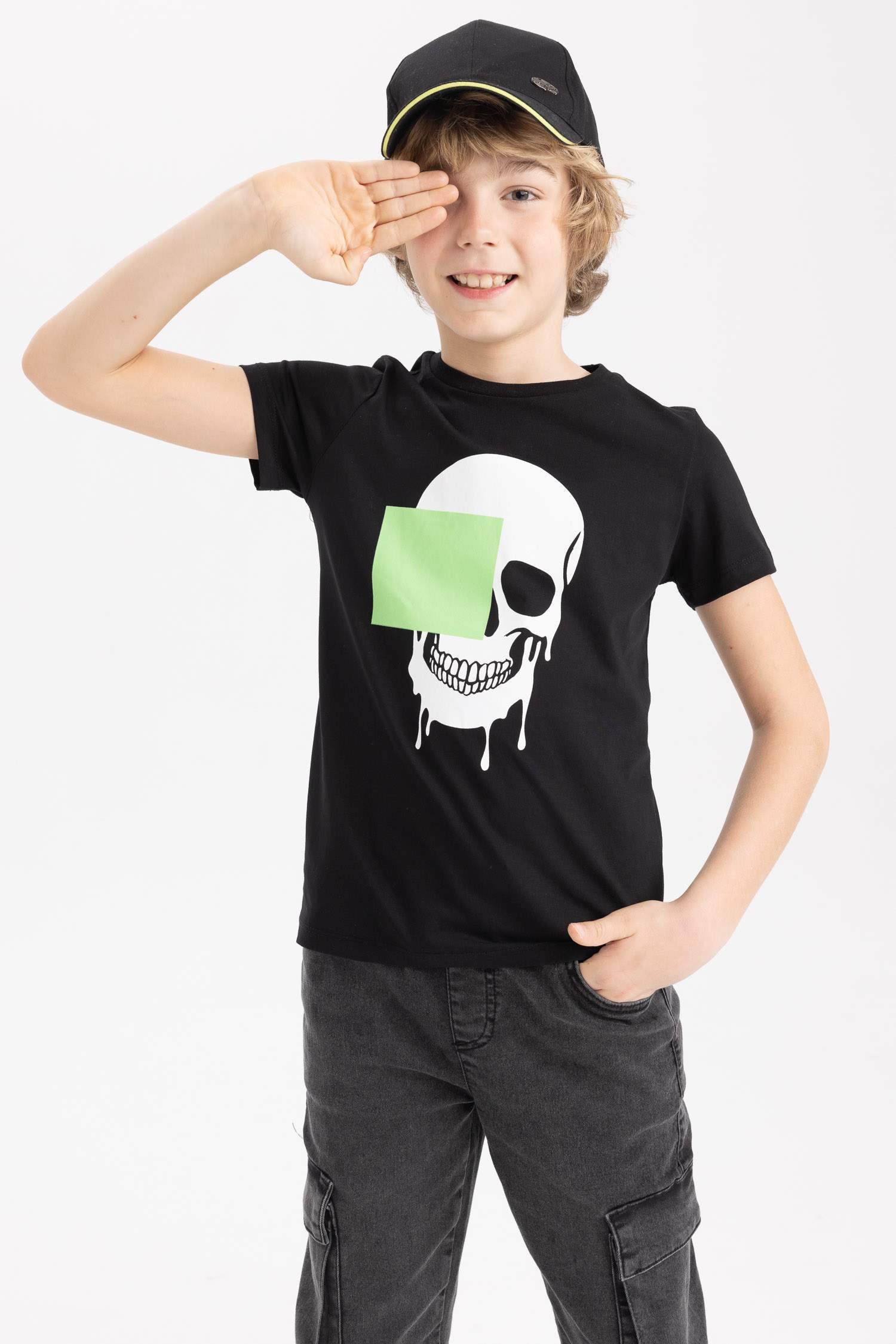 Black BOYS & TEENS Regular Fit Short Sleeve T-Shirt 2529690 | DeFacto