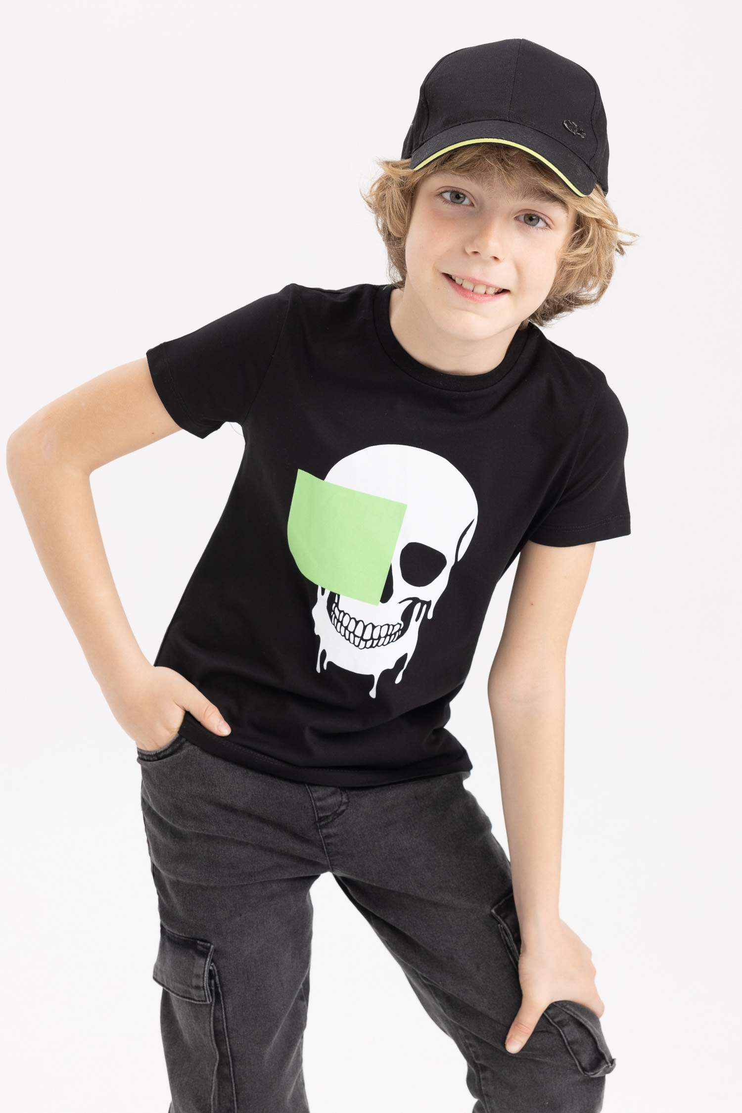 Black BOYS & TEENS Regular Fit Short Sleeve T-Shirt 2529690 | DeFacto