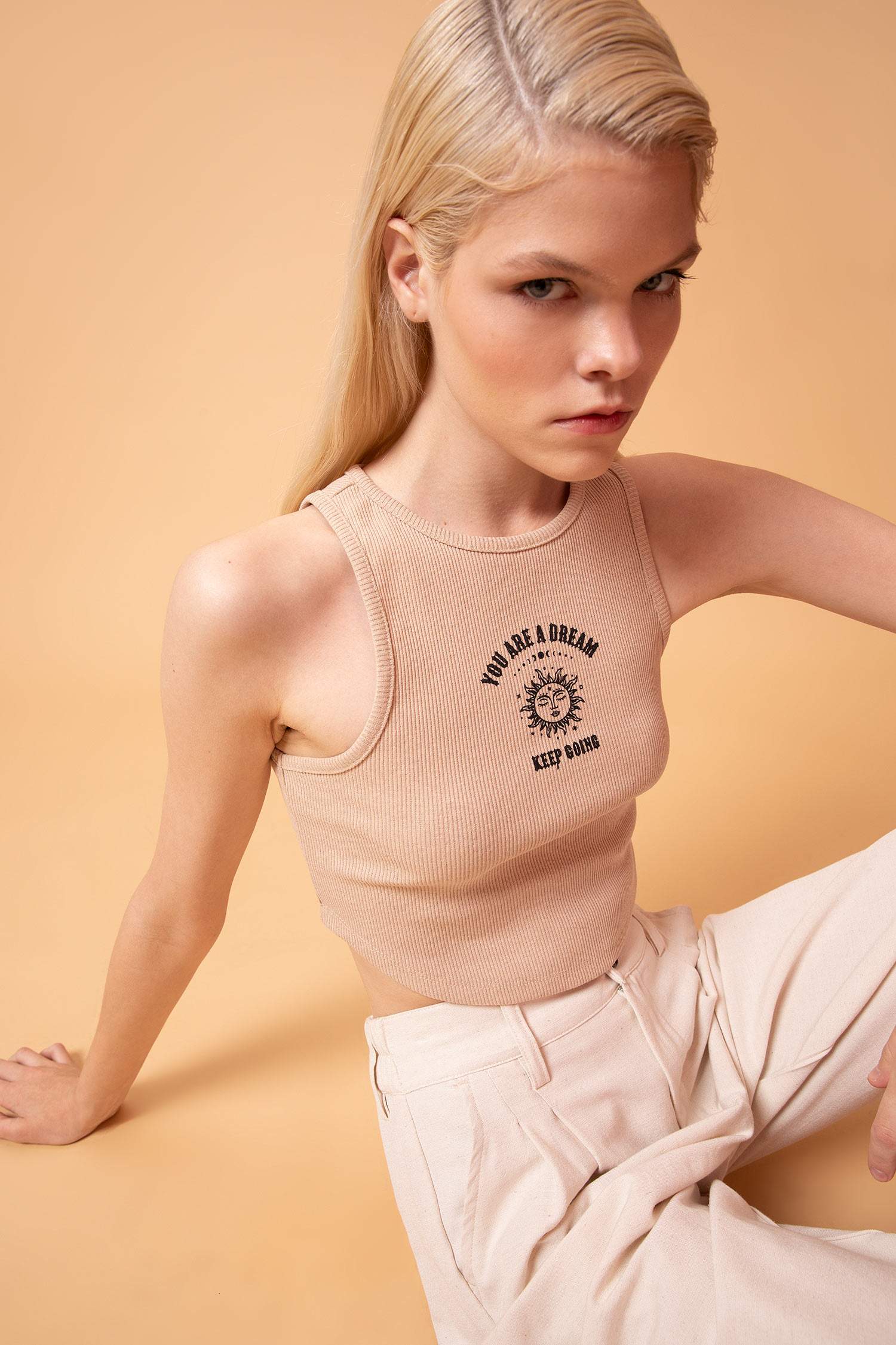 Кроп топ с круглым вырезом с принтом