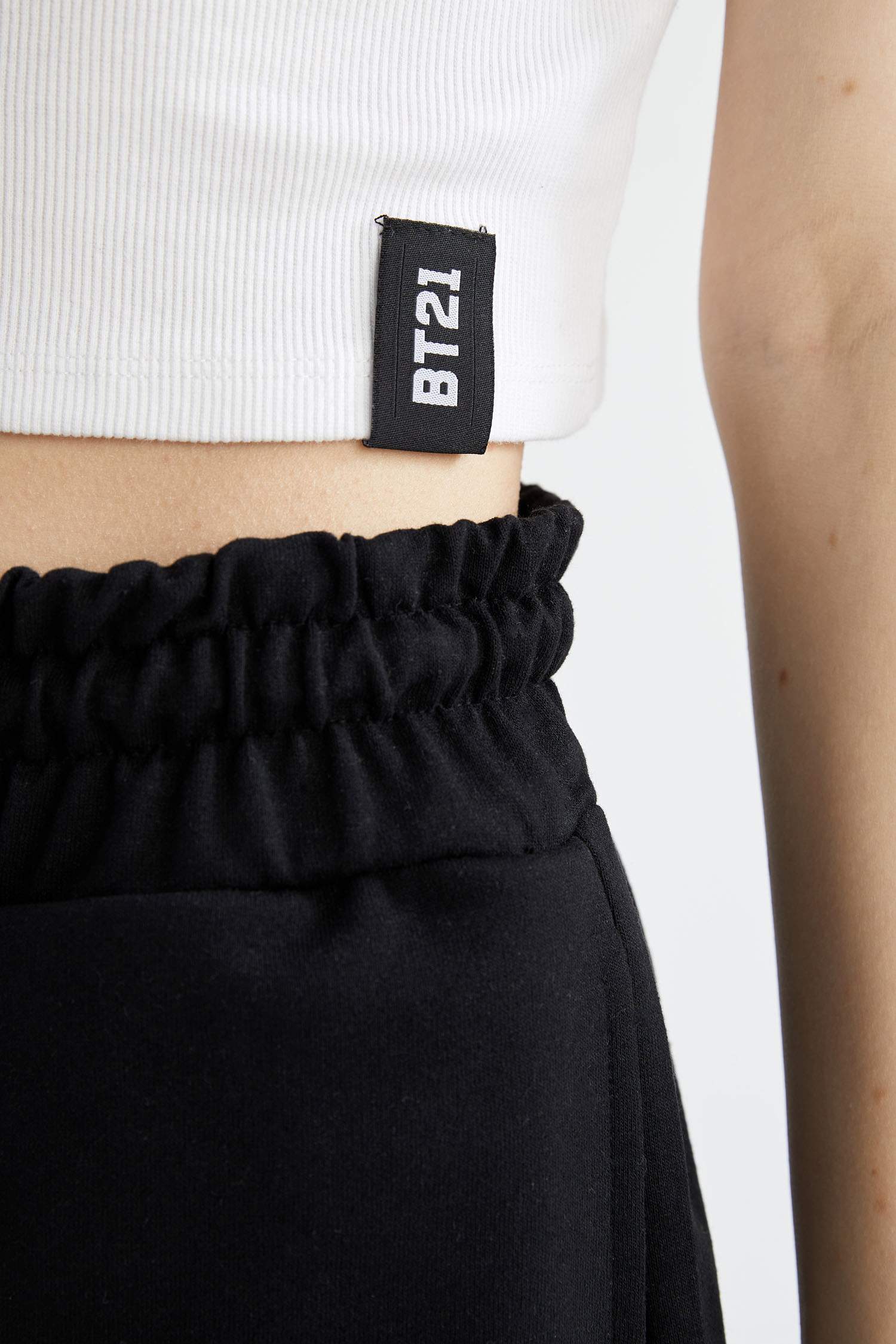 Кроп-топ приталенного кроя BT21, Coool