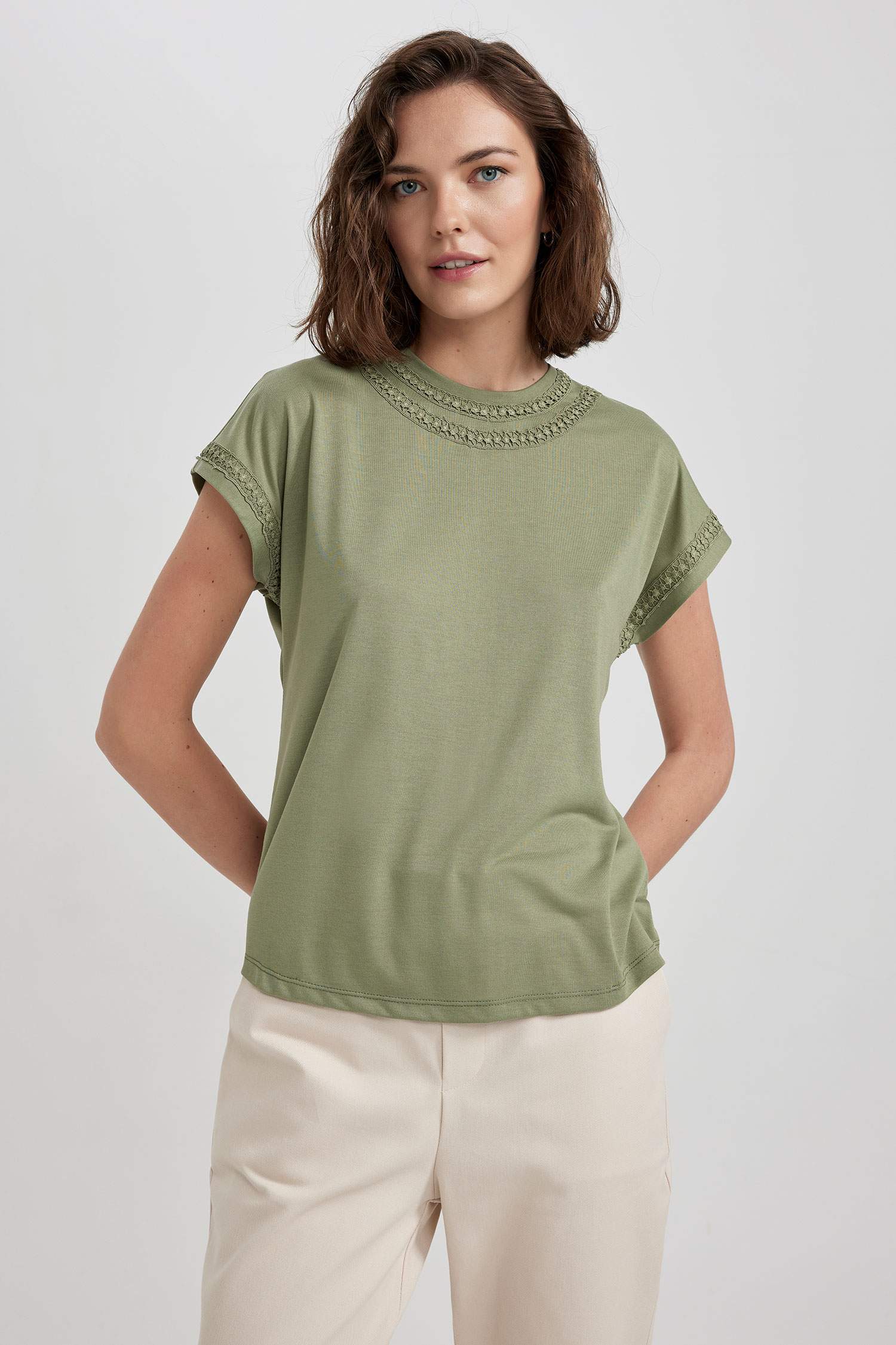 Bisiklet Yaka Kısa Kollu Tişört